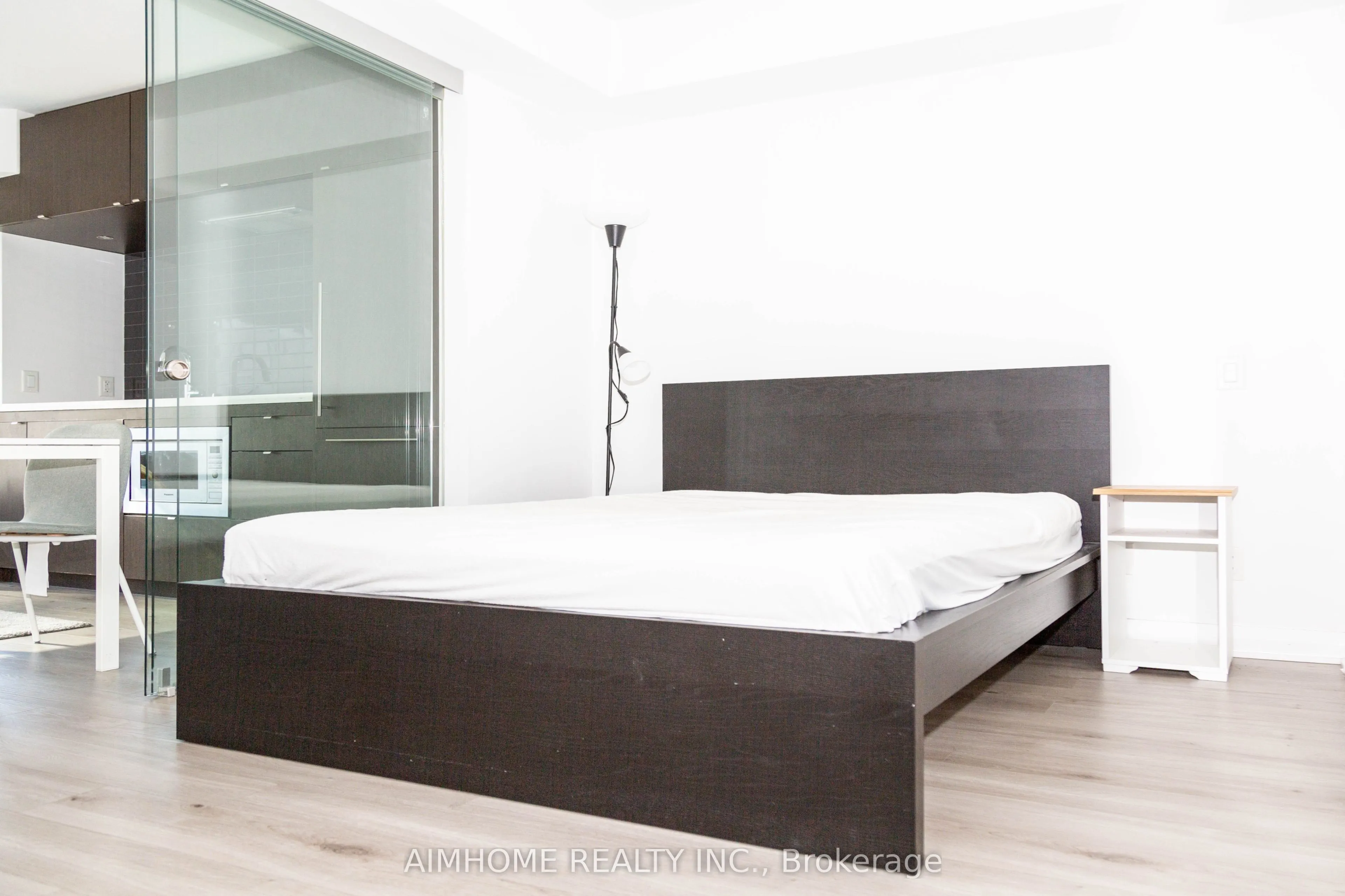 155 Yorkville Avenue, #1015