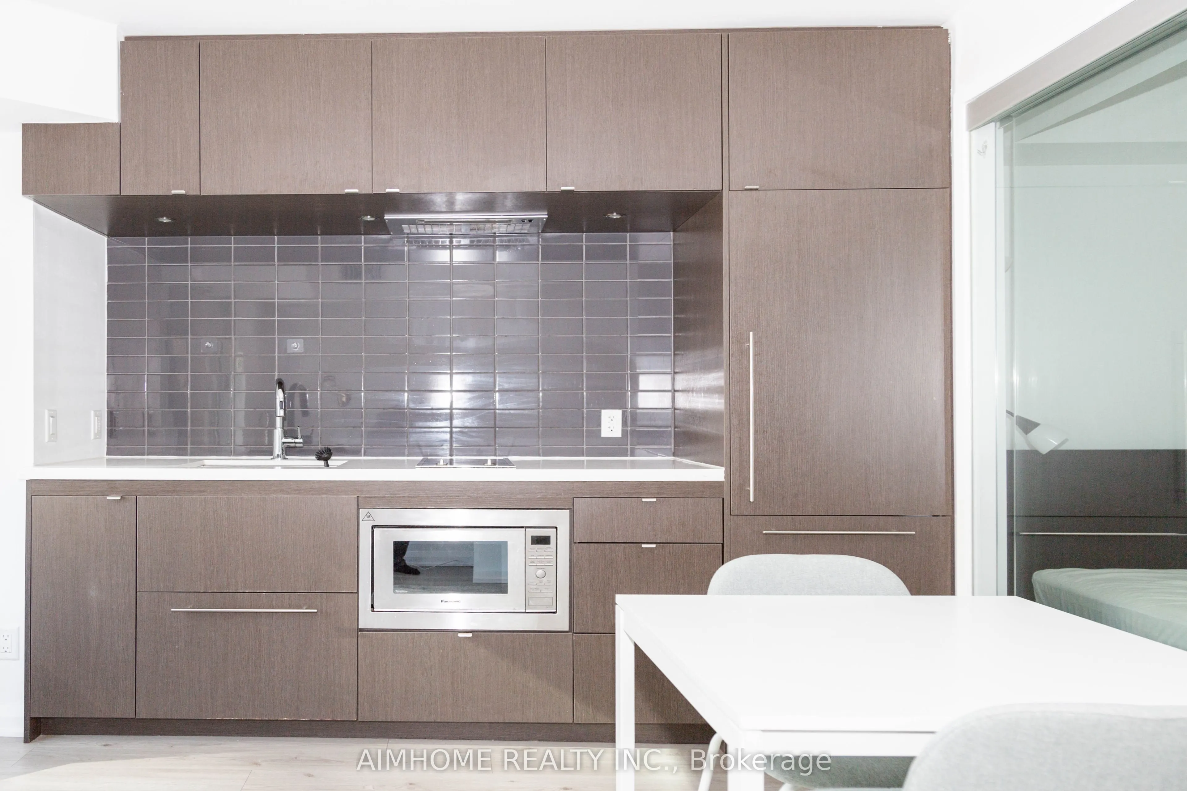 155 Yorkville Avenue, #1015