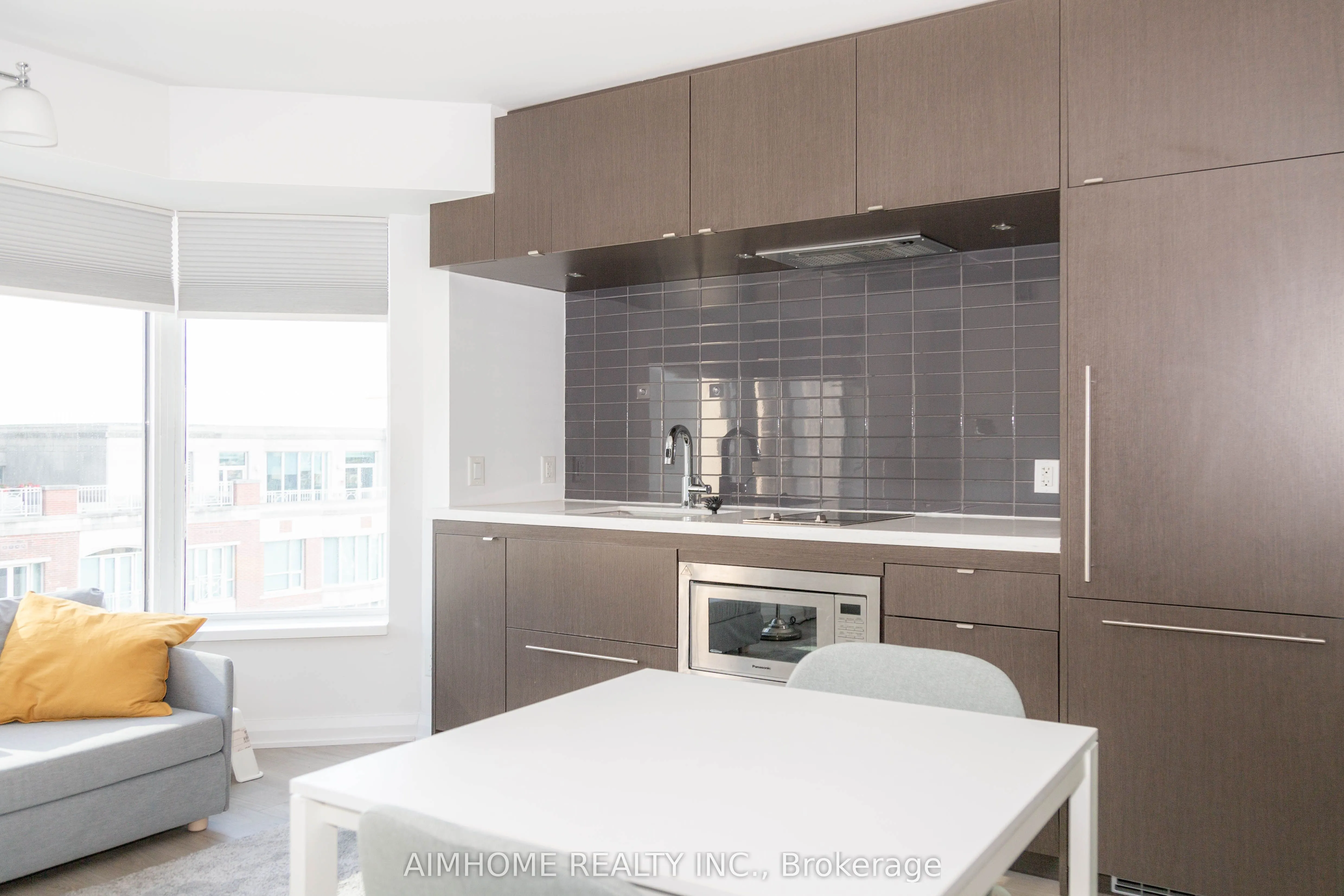 155 Yorkville Avenue, #1015
