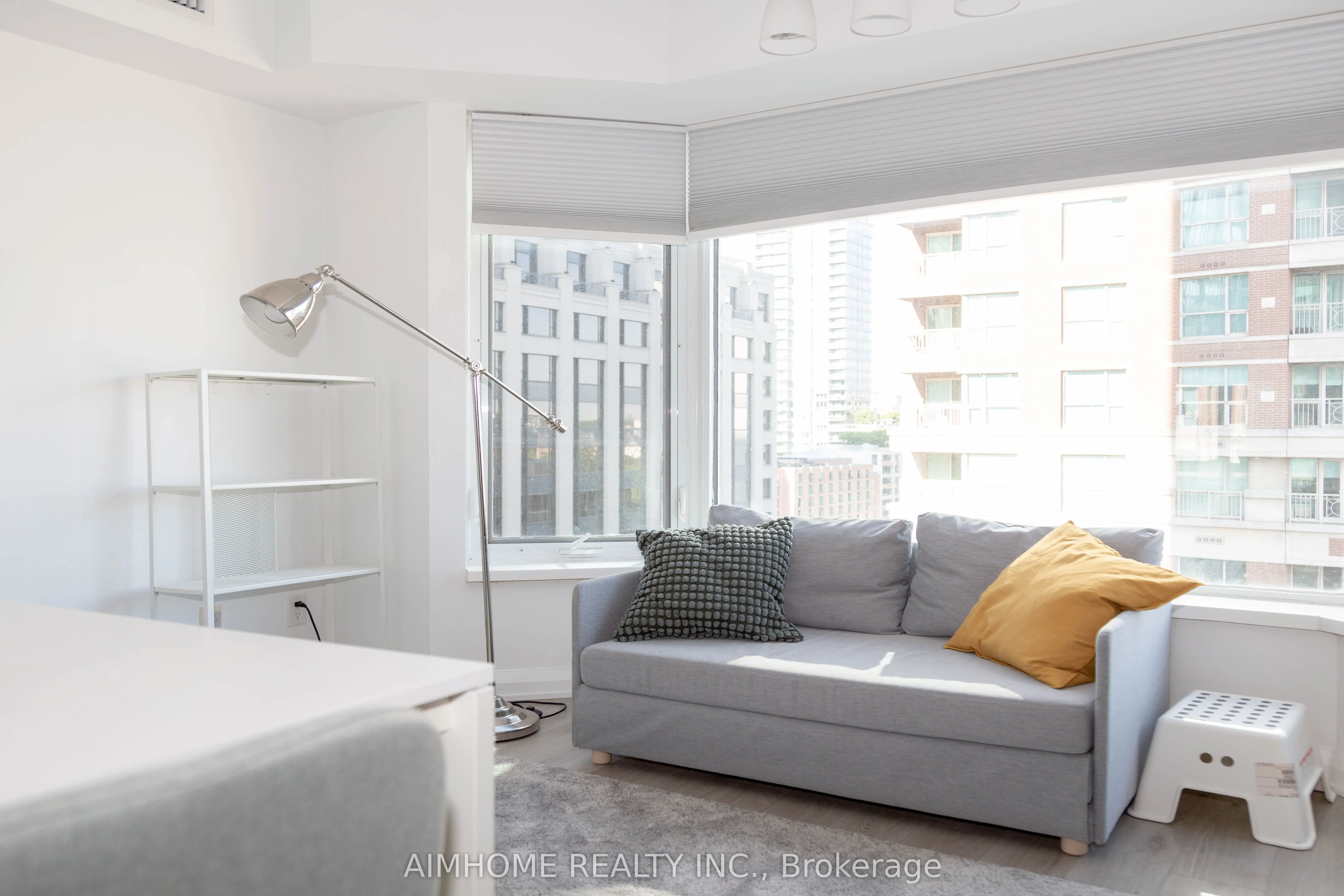 155 Yorkville Avenue, #1015
