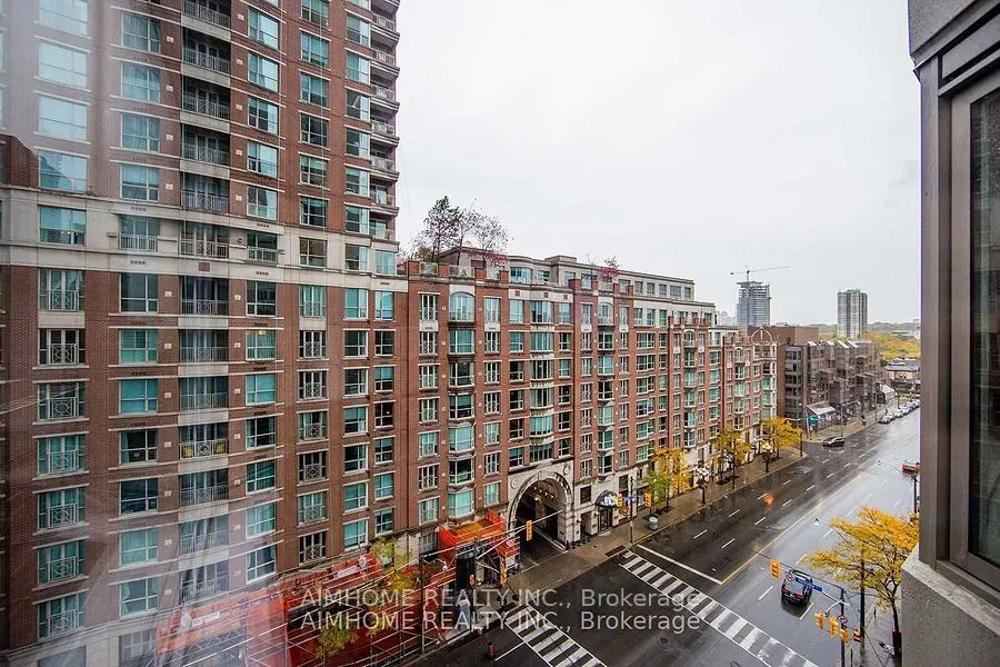 155 Yorkville Avenue, #1015