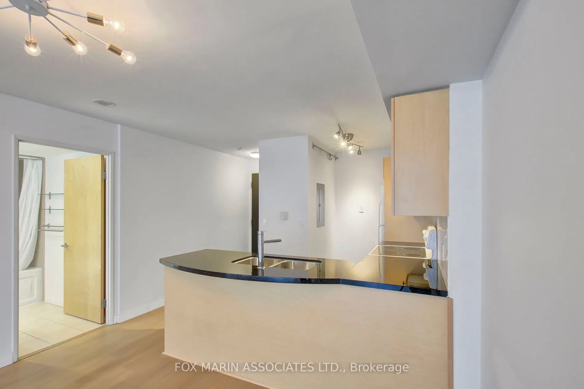 1005 King Street W, #405