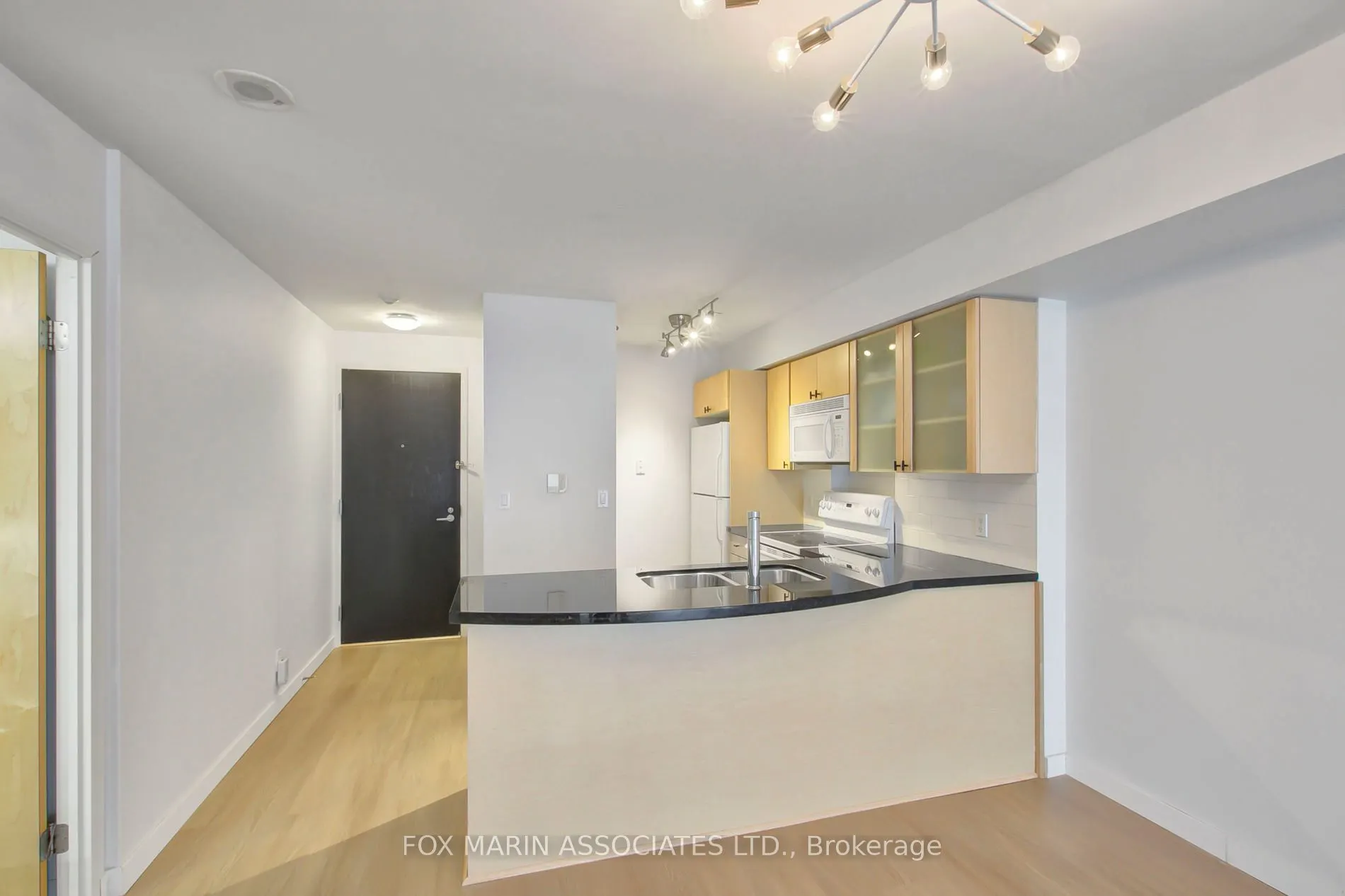 1005 King Street W, #405