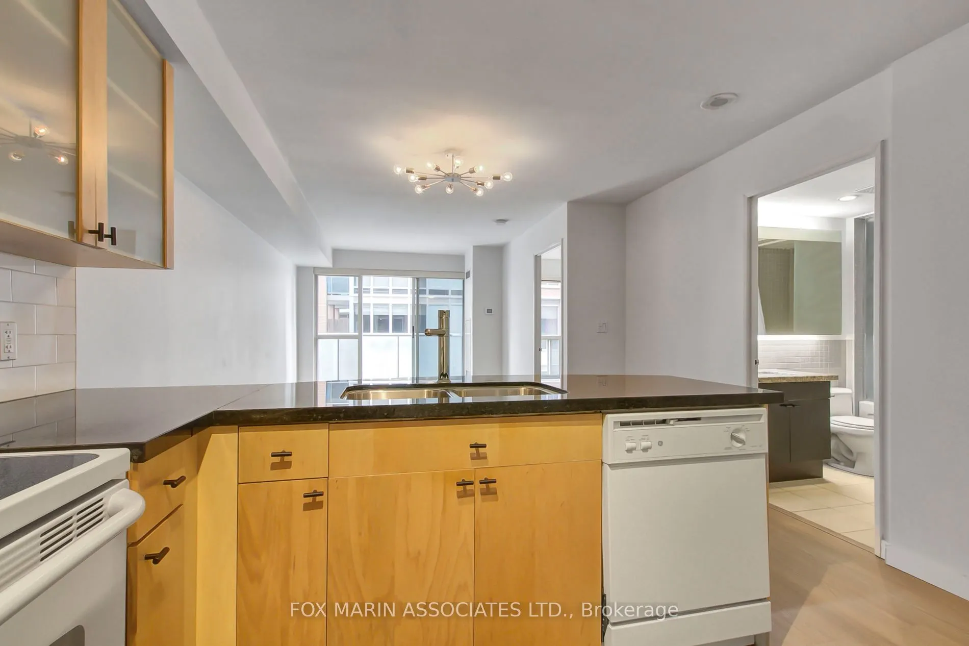 1005 King Street W, #405