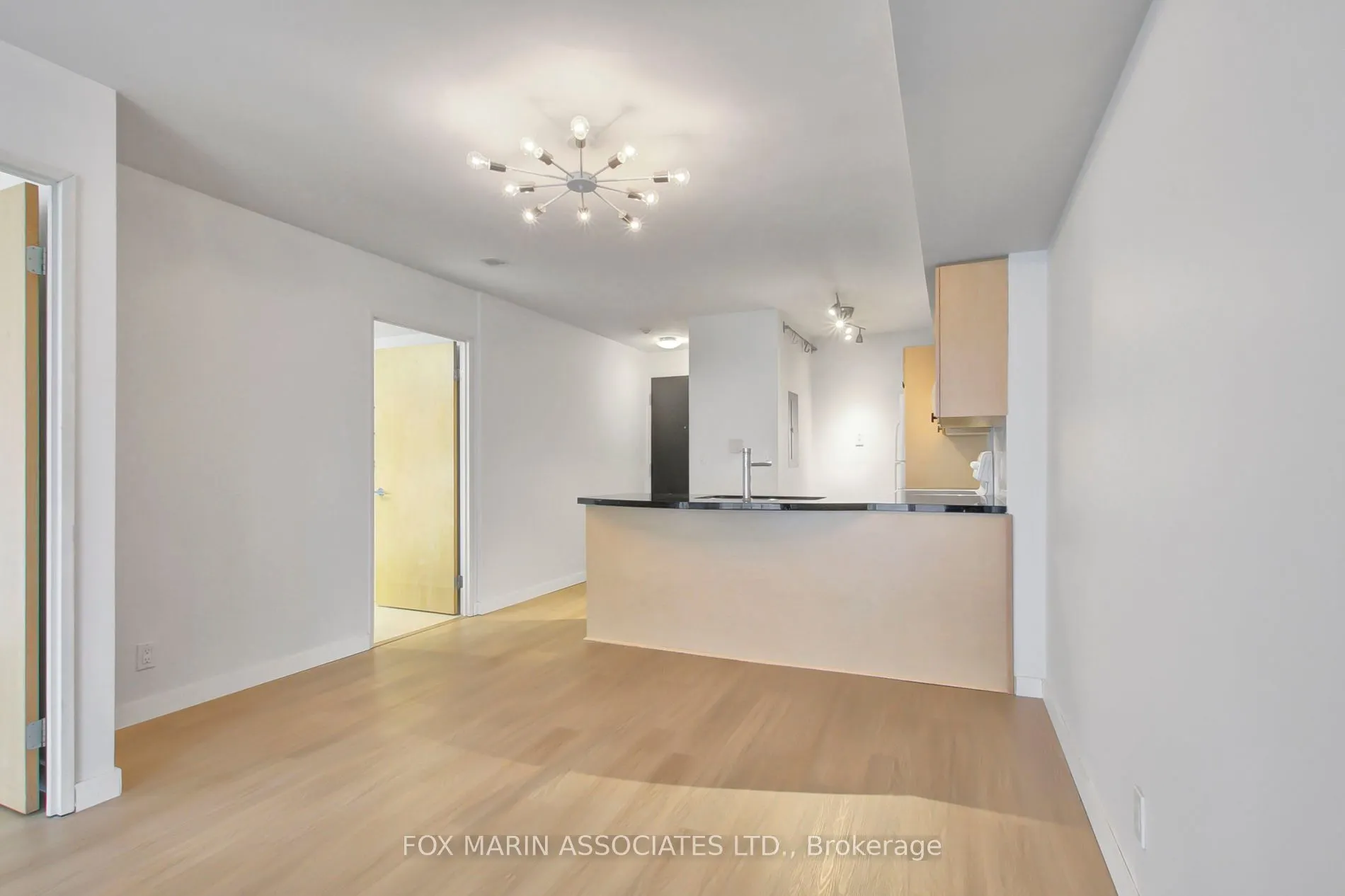 1005 King Street W, #405