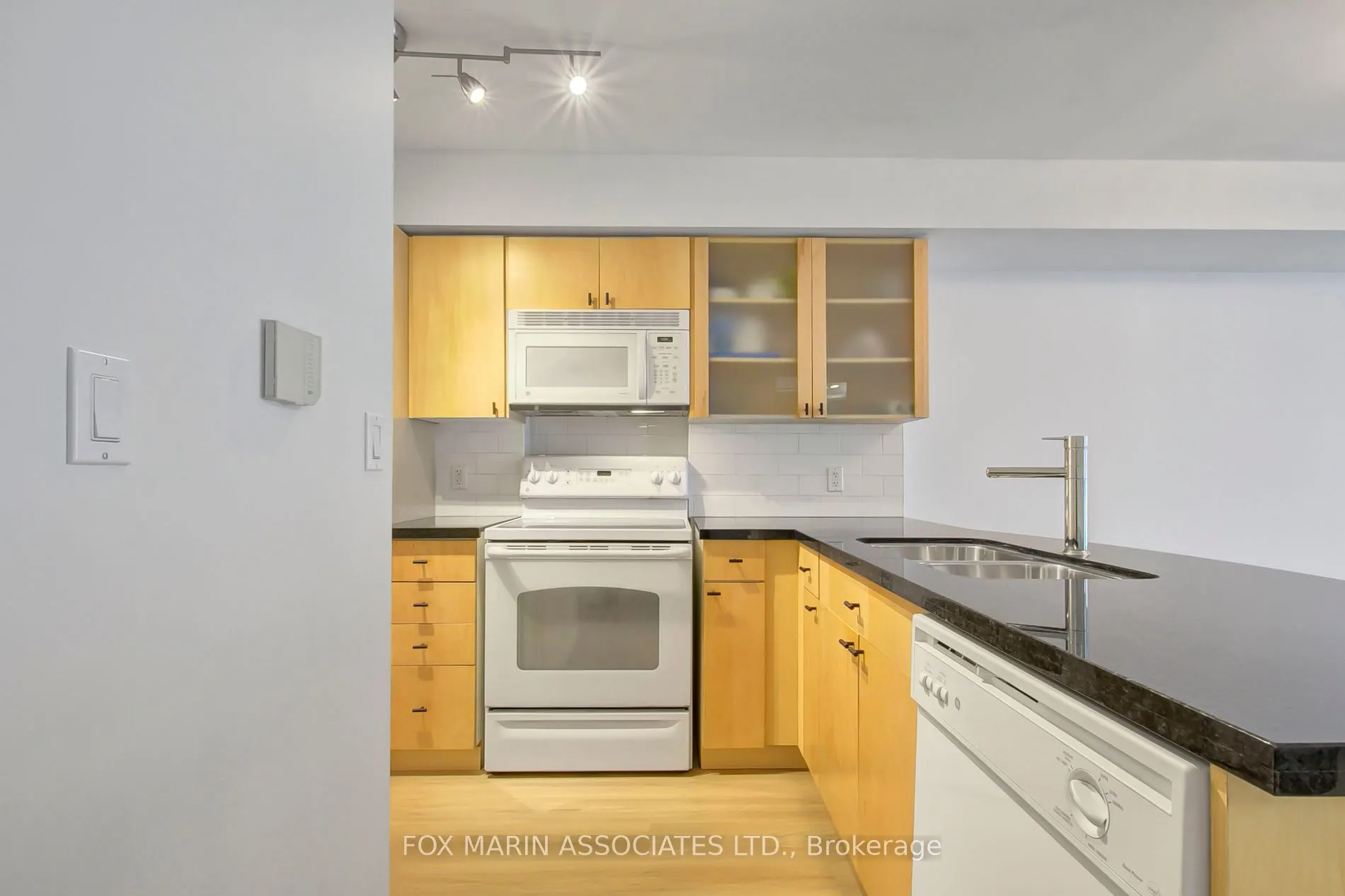 1005 King Street W, #405