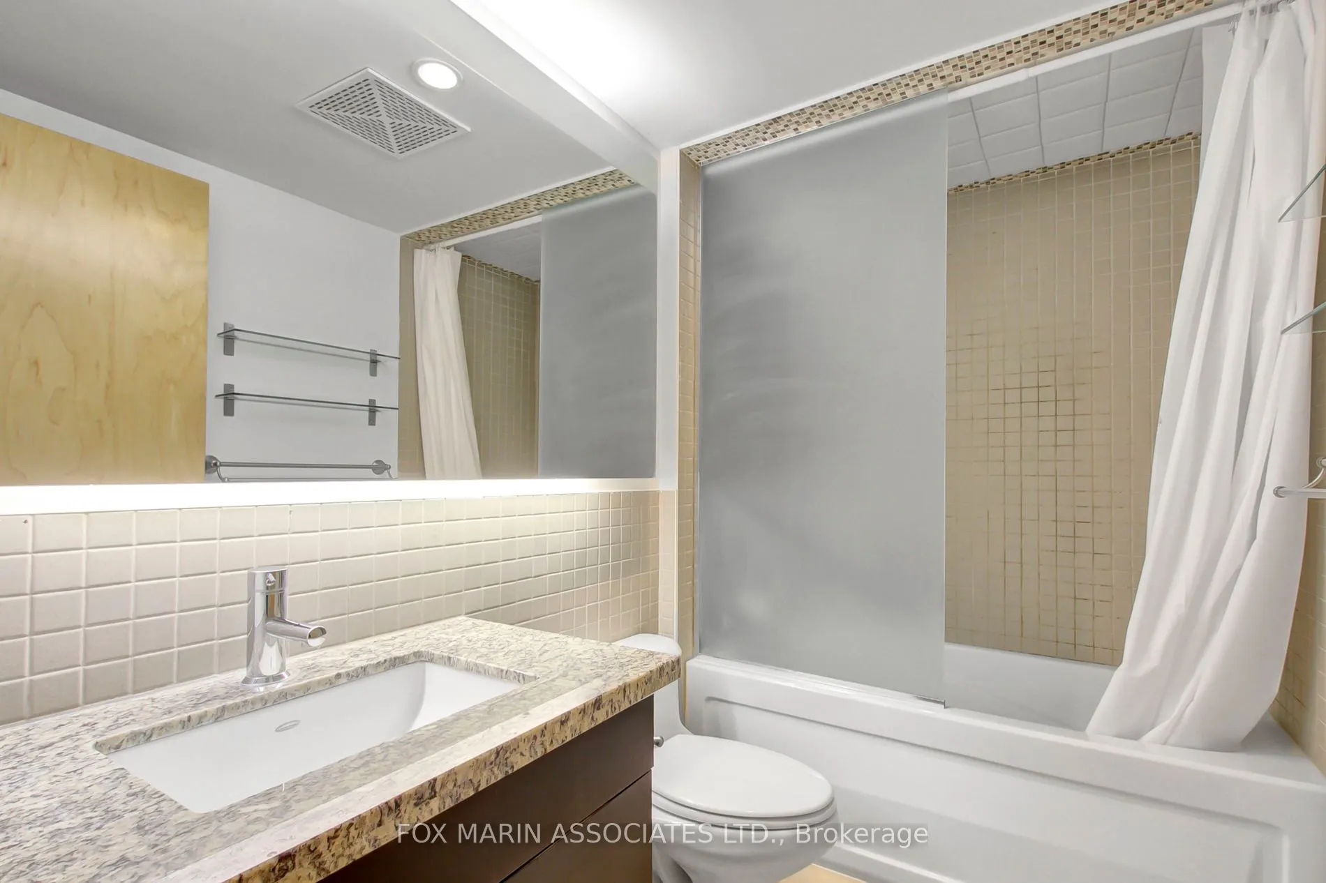 1005 King Street W, #405