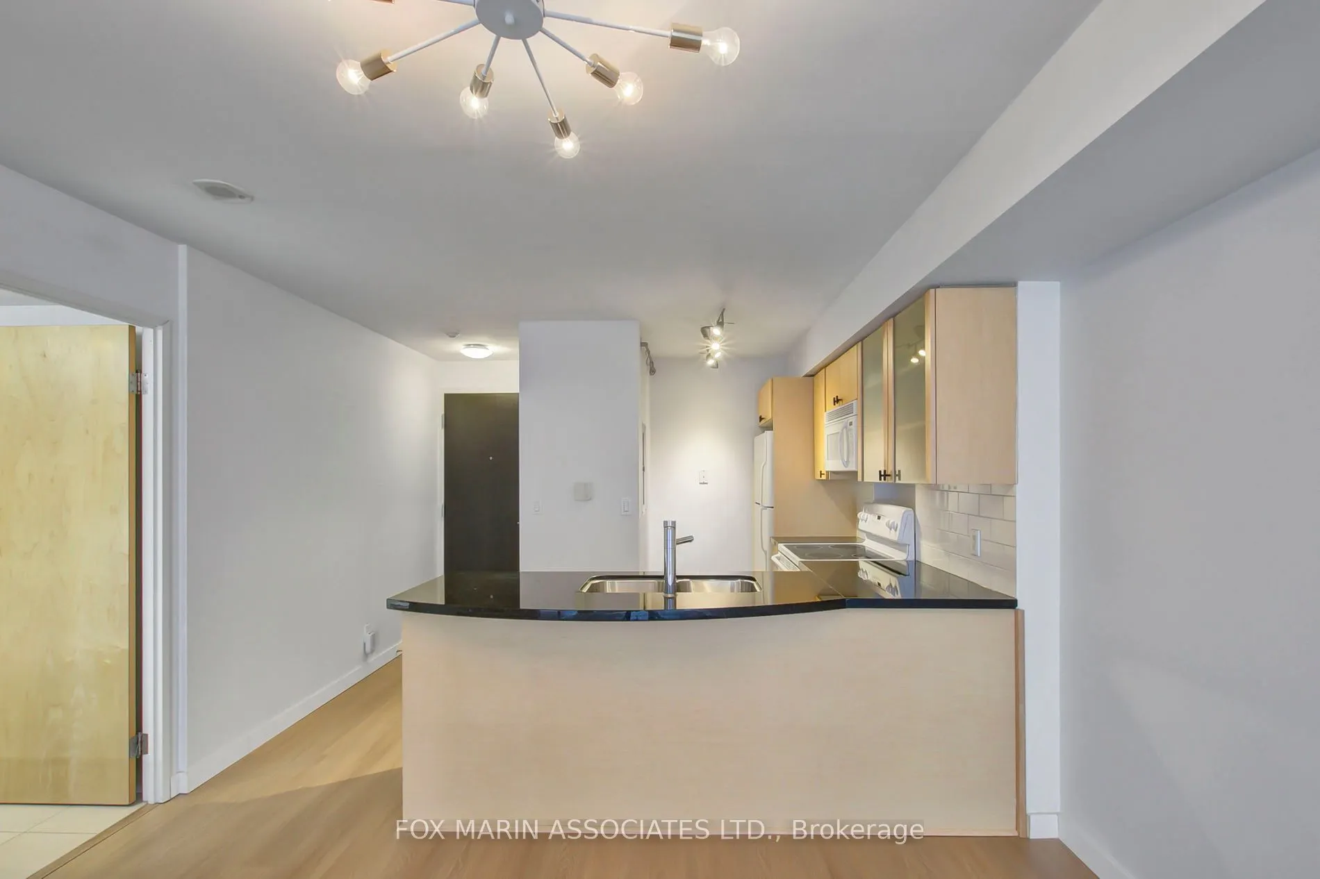 1005 King Street W, #405