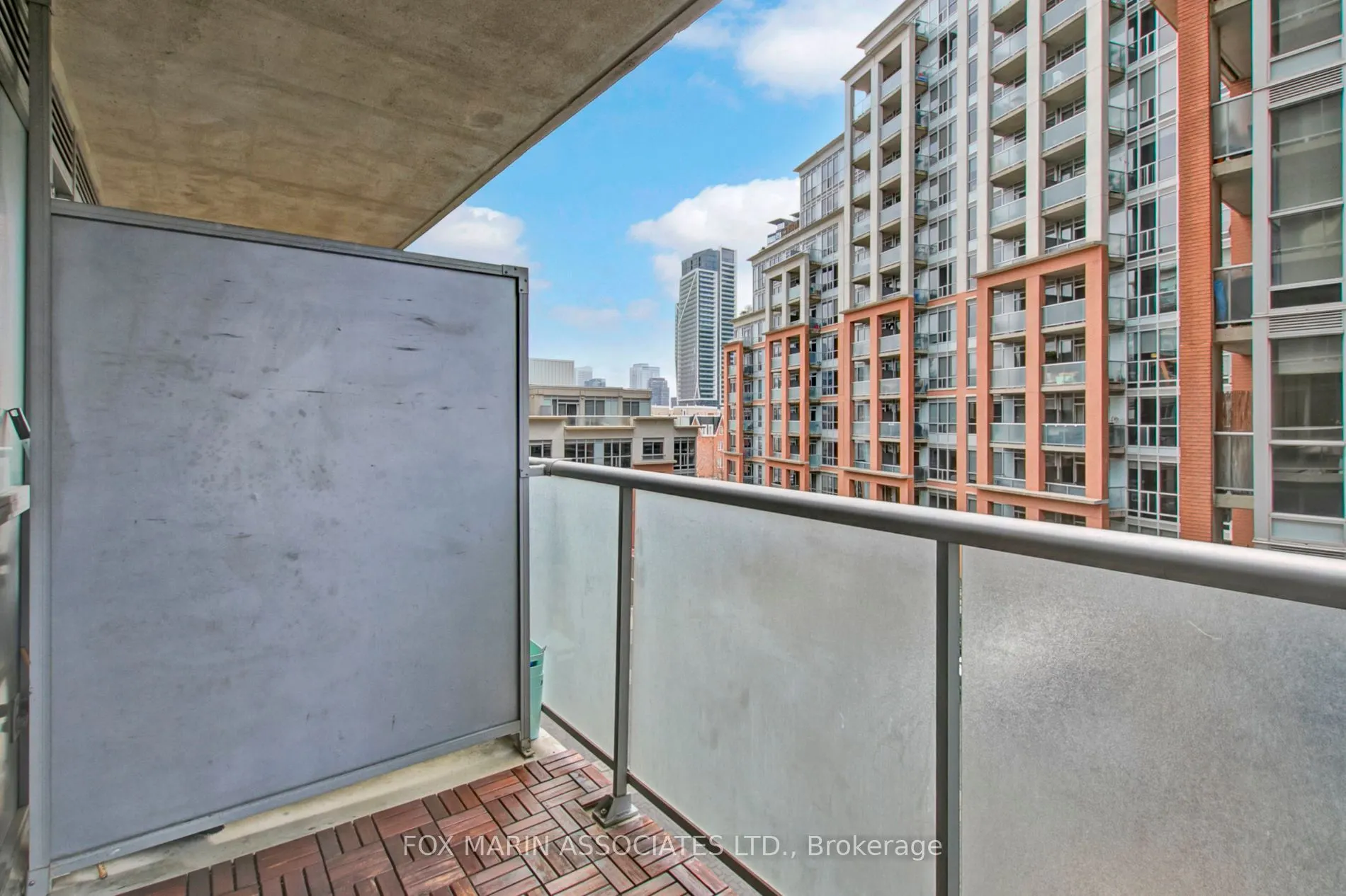 1005 King Street W, #405