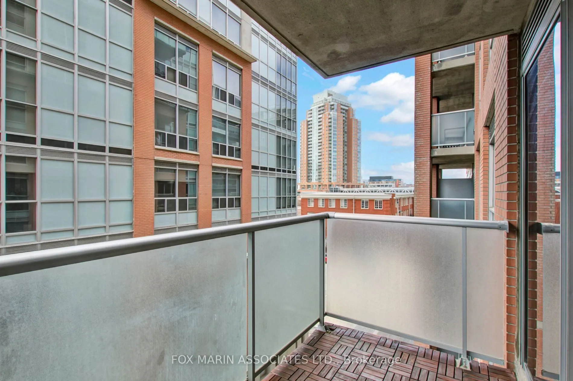 1005 King Street W, #405