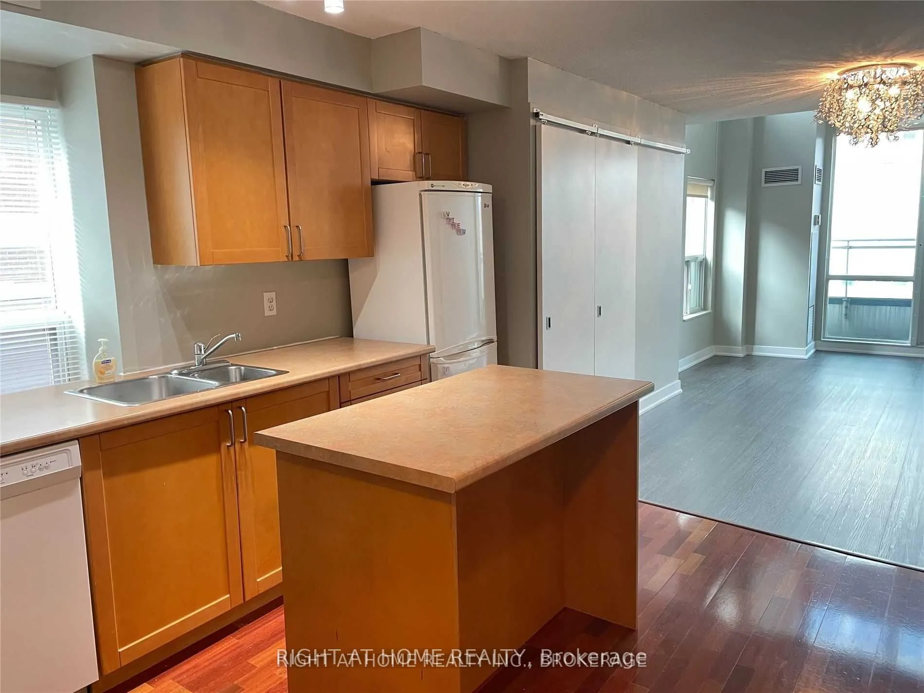 77 Lombard Street, #501