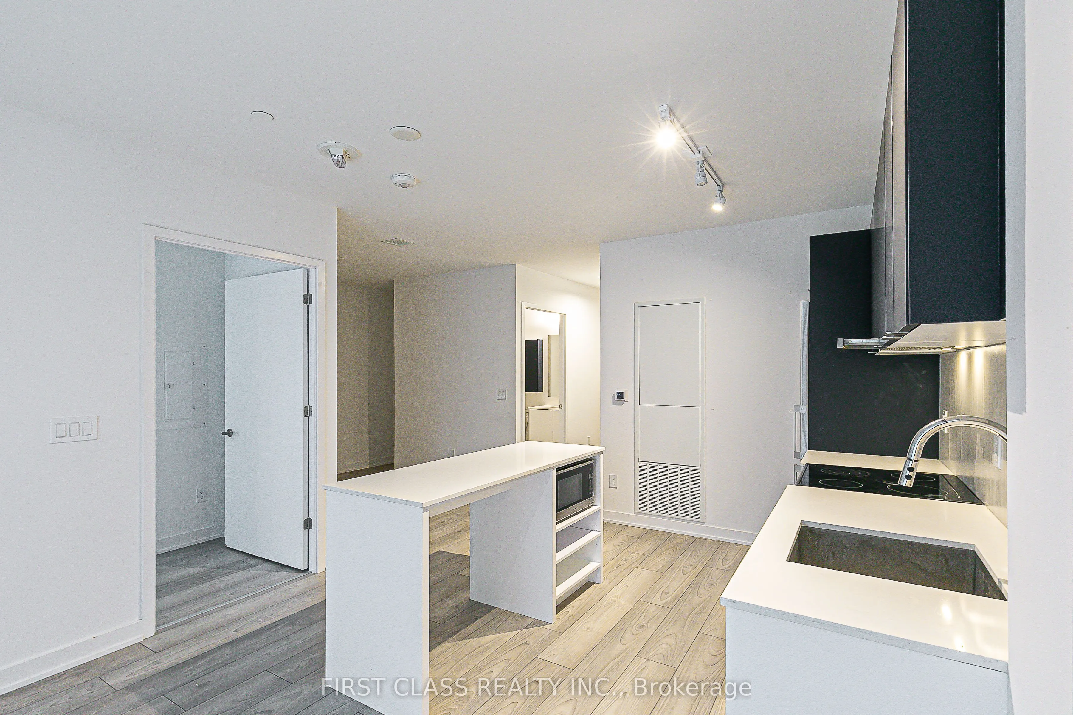 8 Tippett Road, #623