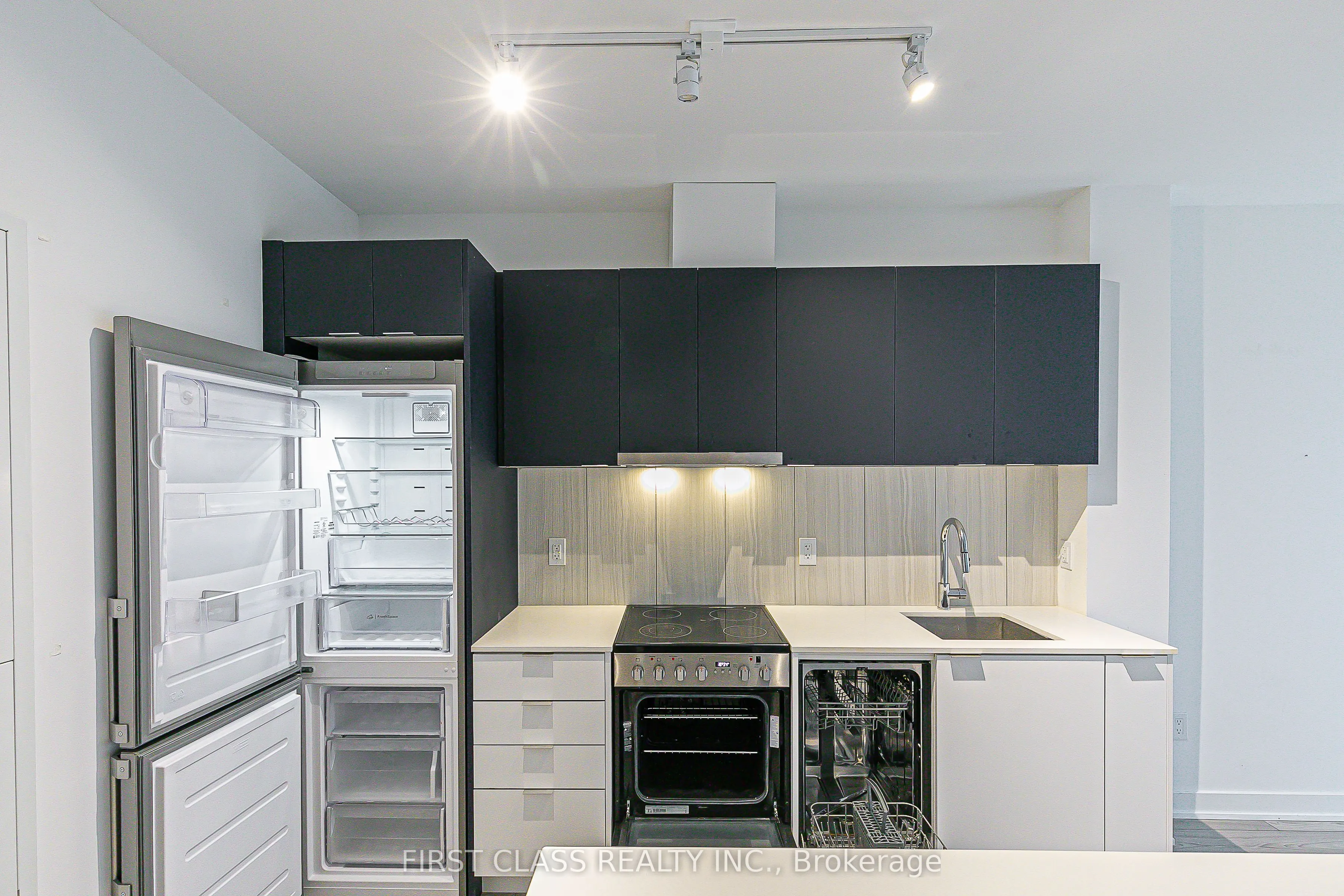 8 Tippett Road, #623
