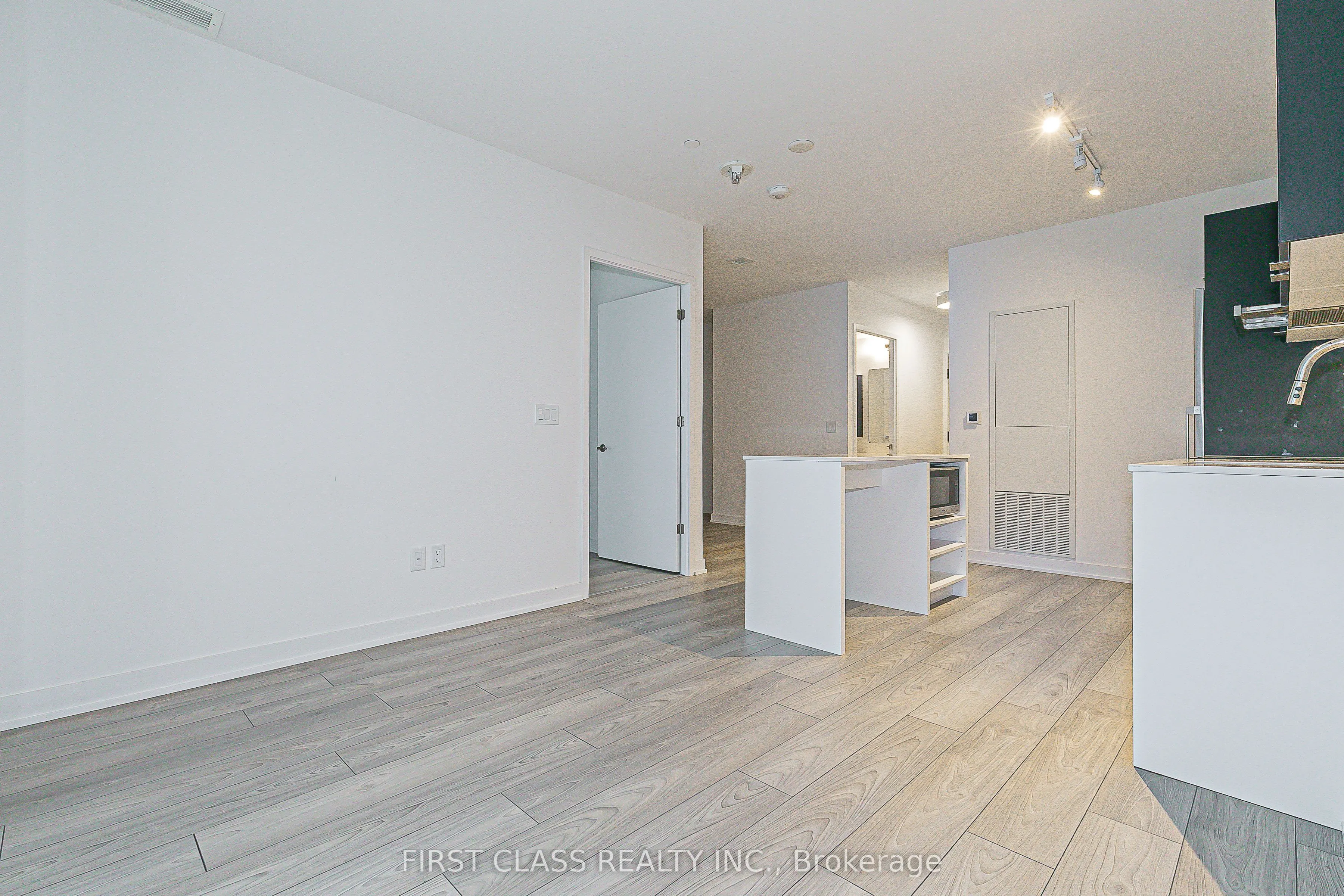 8 Tippett Road, #623