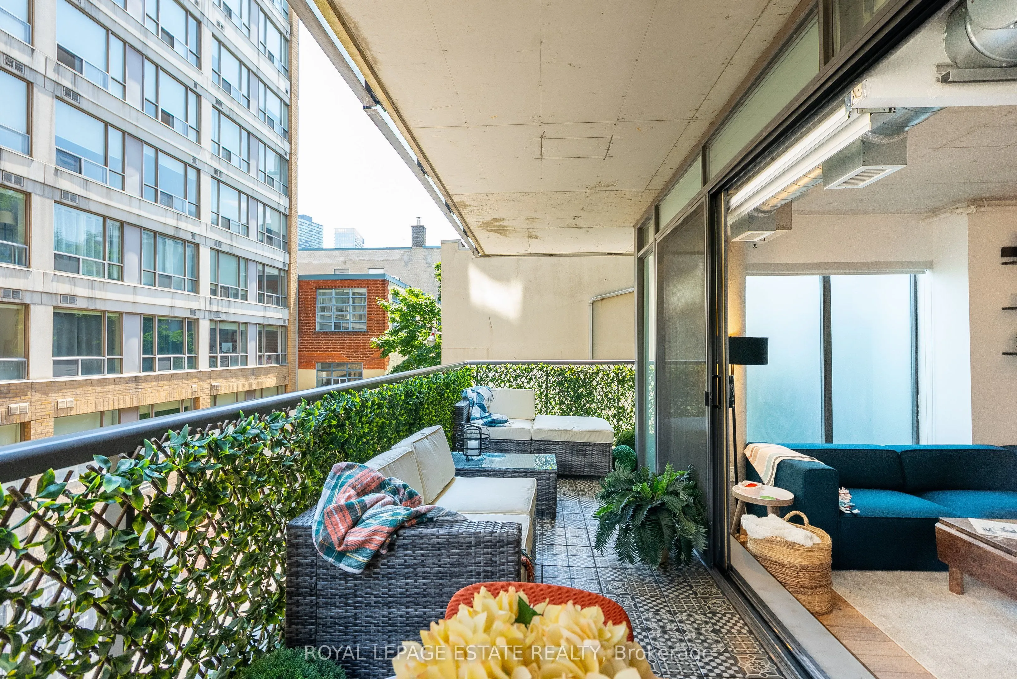 533 Richmond Street W, #304