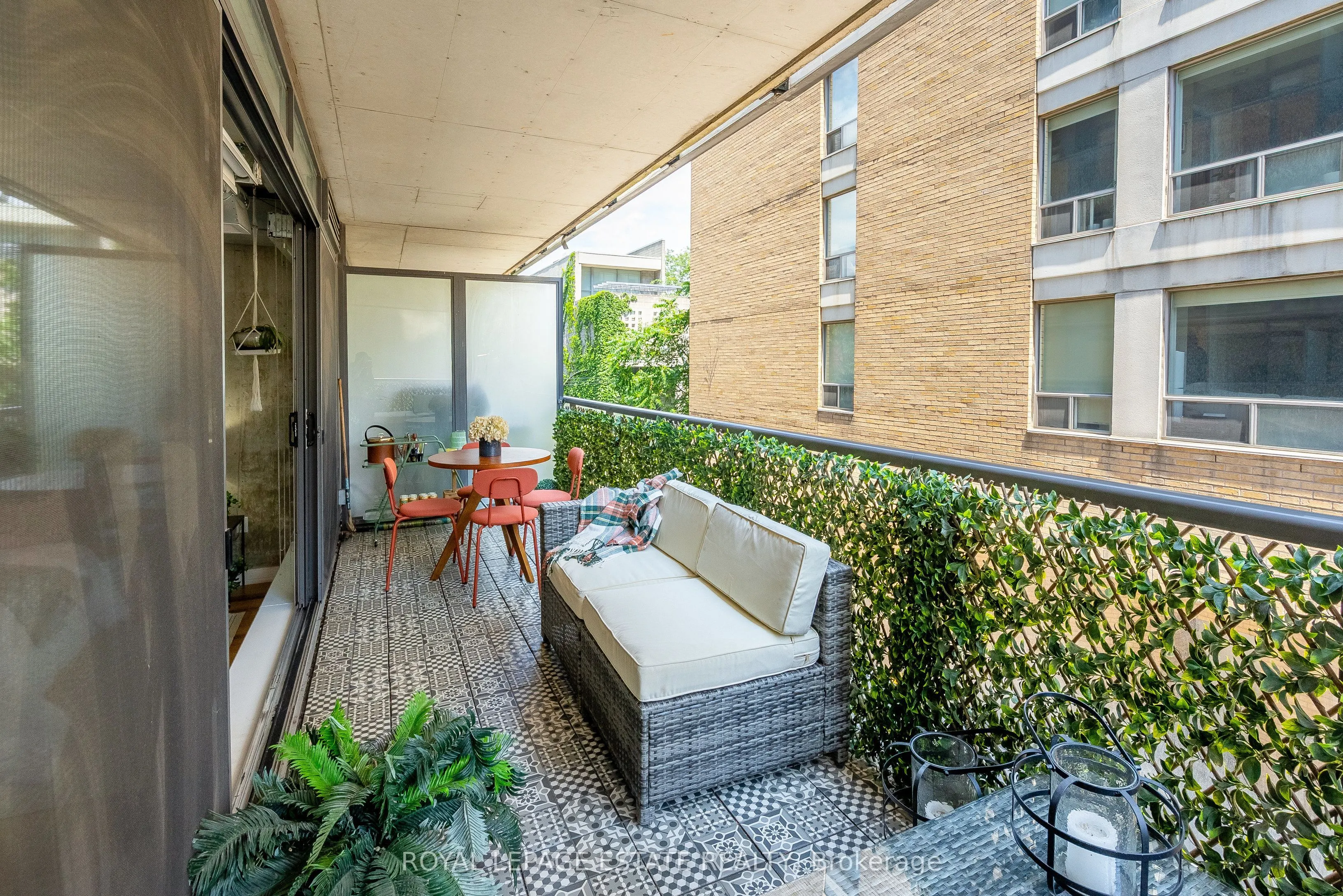 533 Richmond Street W, #304