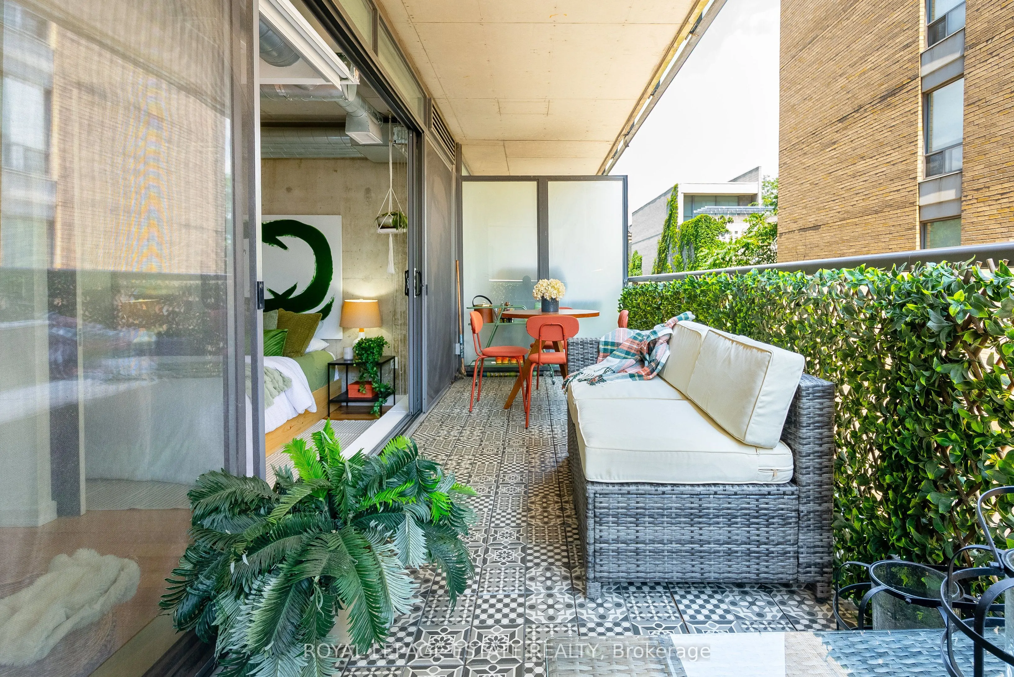 533 Richmond Street W, #304