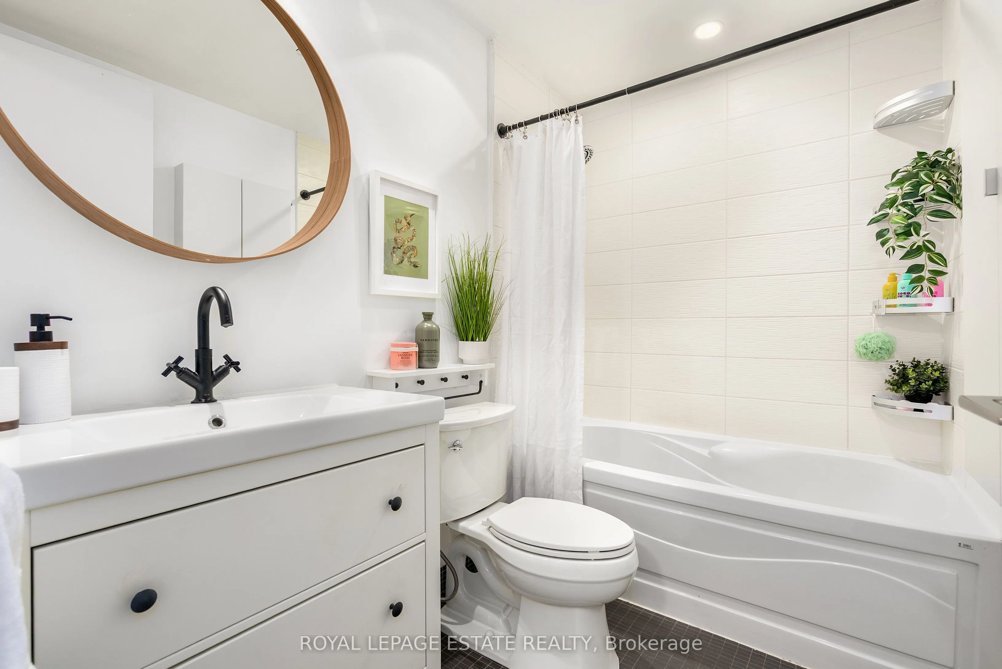 533 Richmond Street W, #304