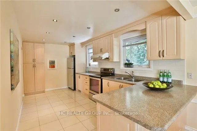 47 Marowyne Drive, #Upper