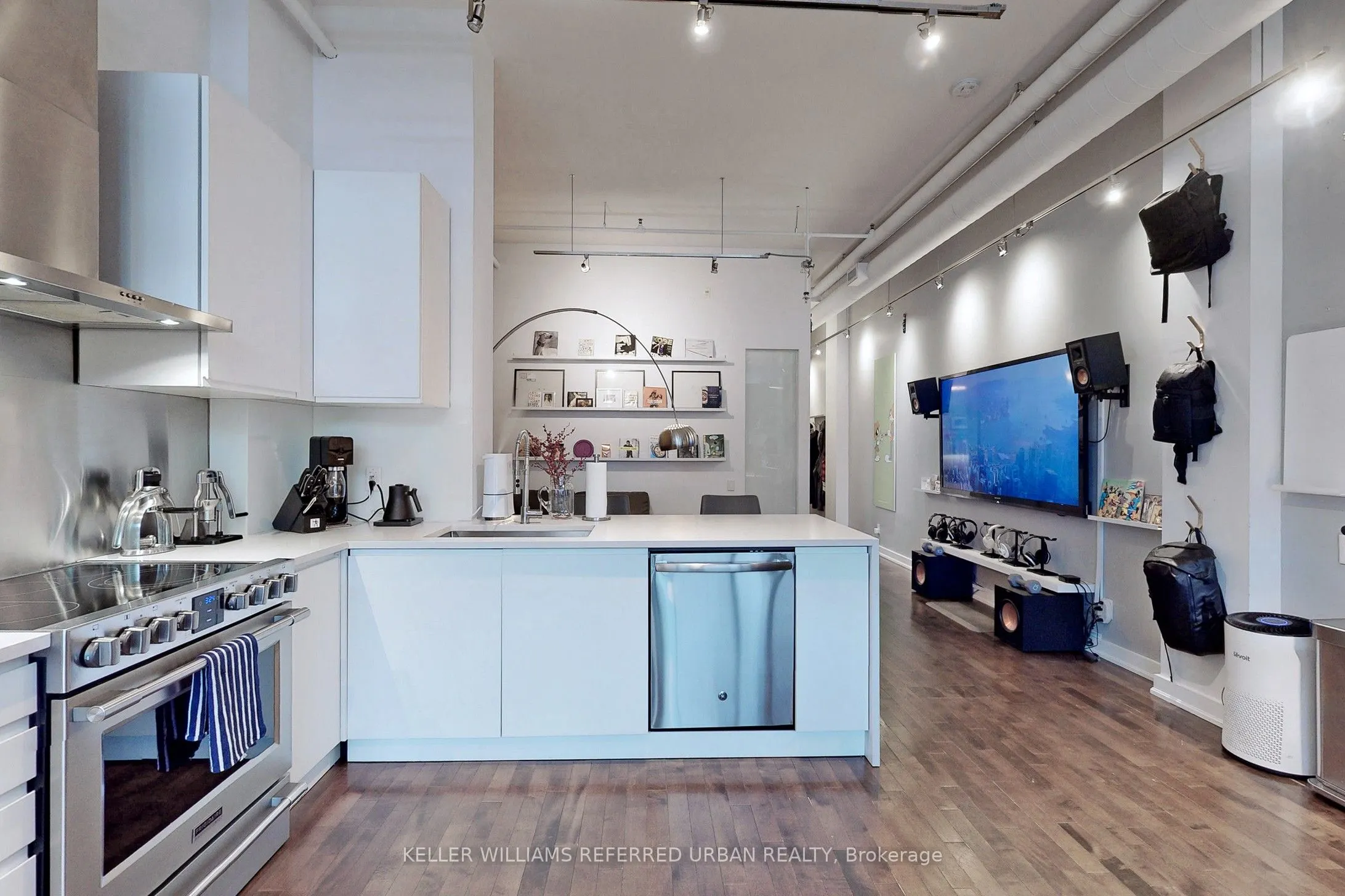 43 Hanna Avenue, #605