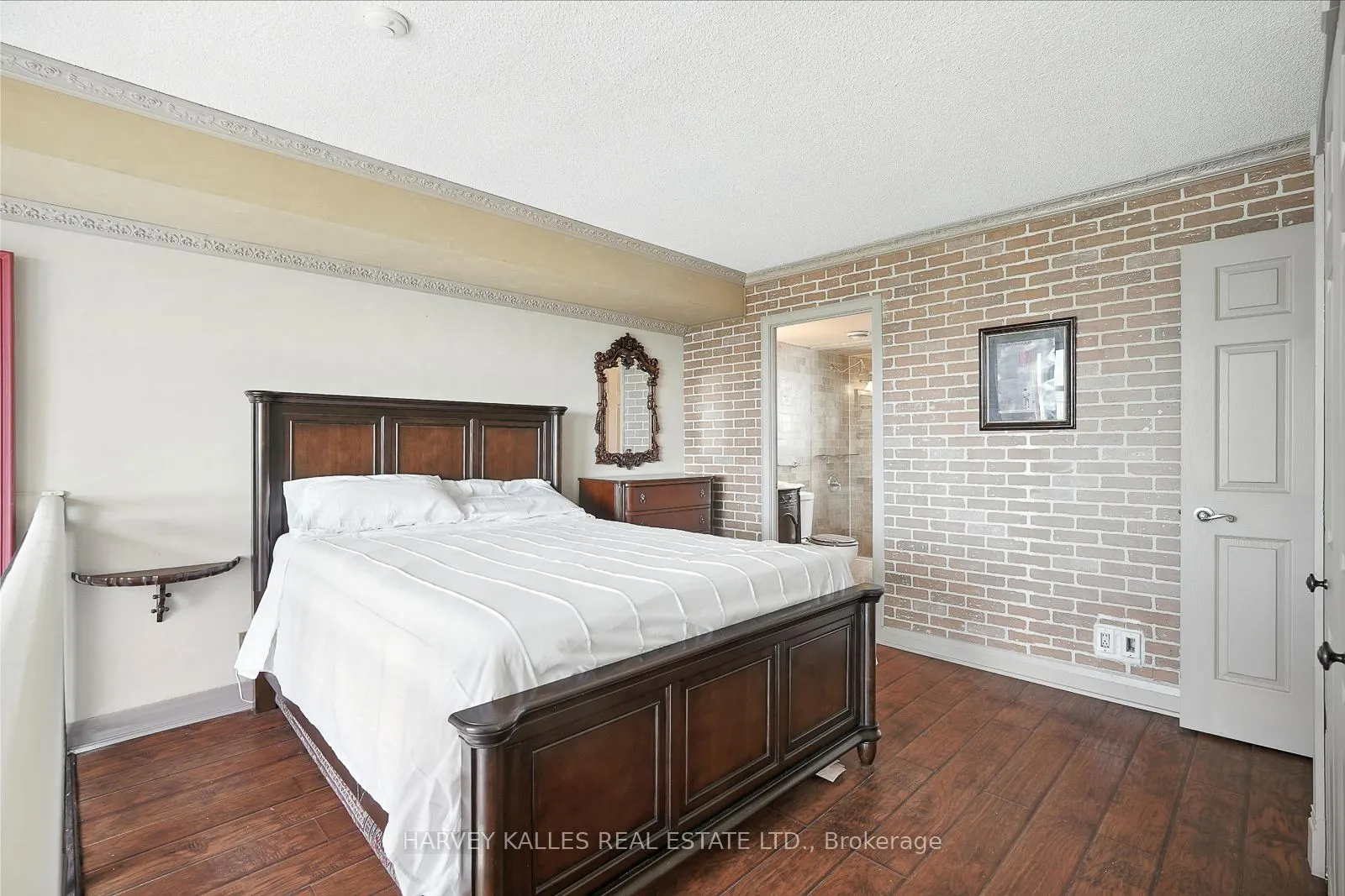 18 Merton Street, #904
