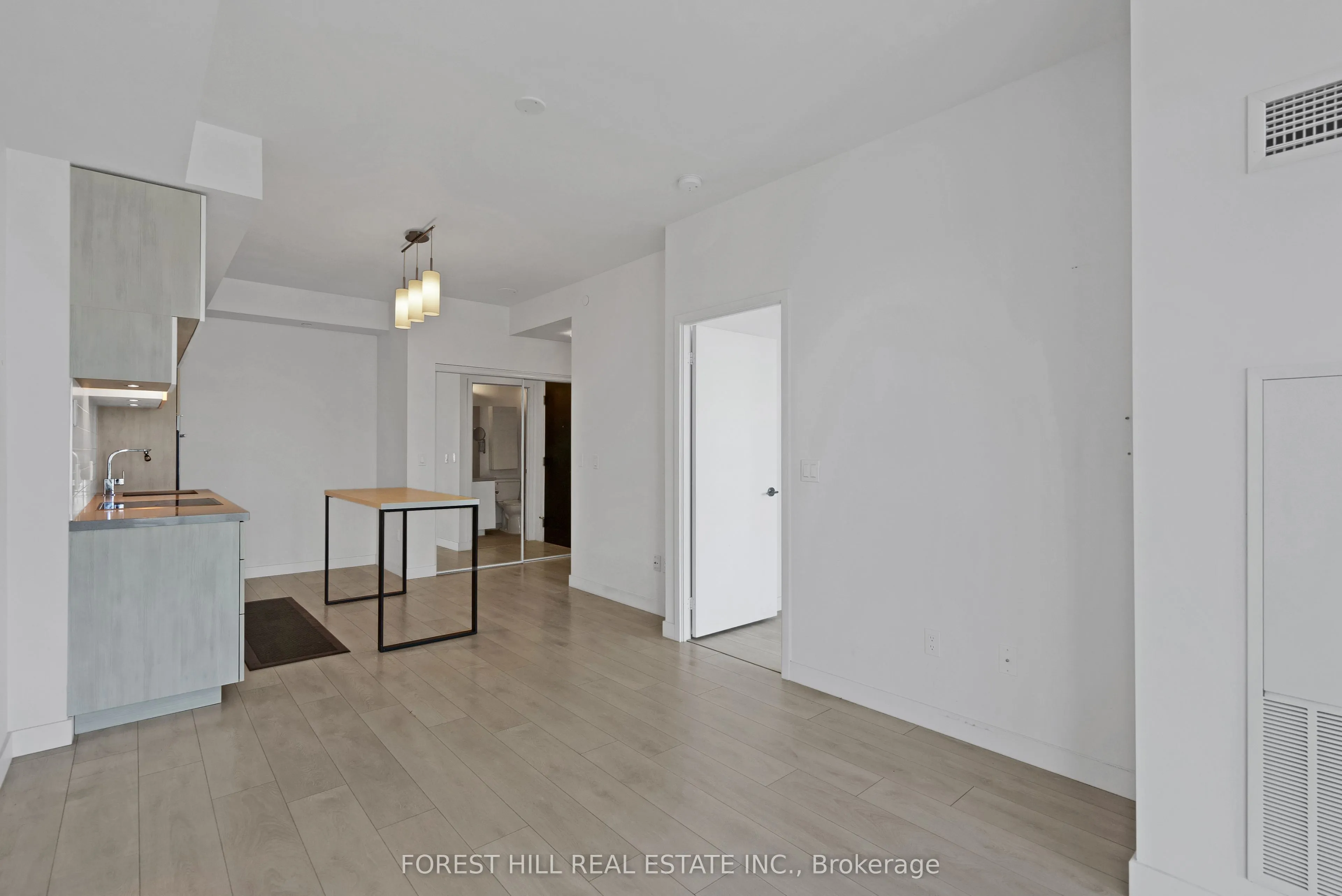 8 Eglinton Avenue E, #4406