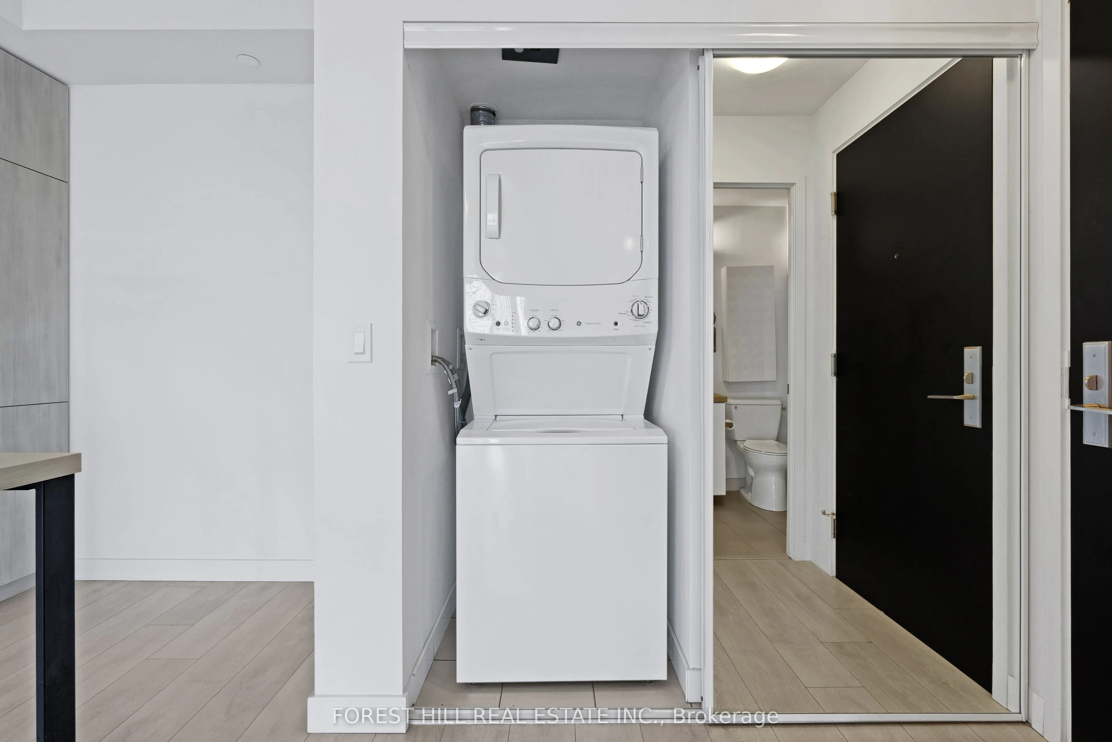 8 Eglinton Avenue E, #4406