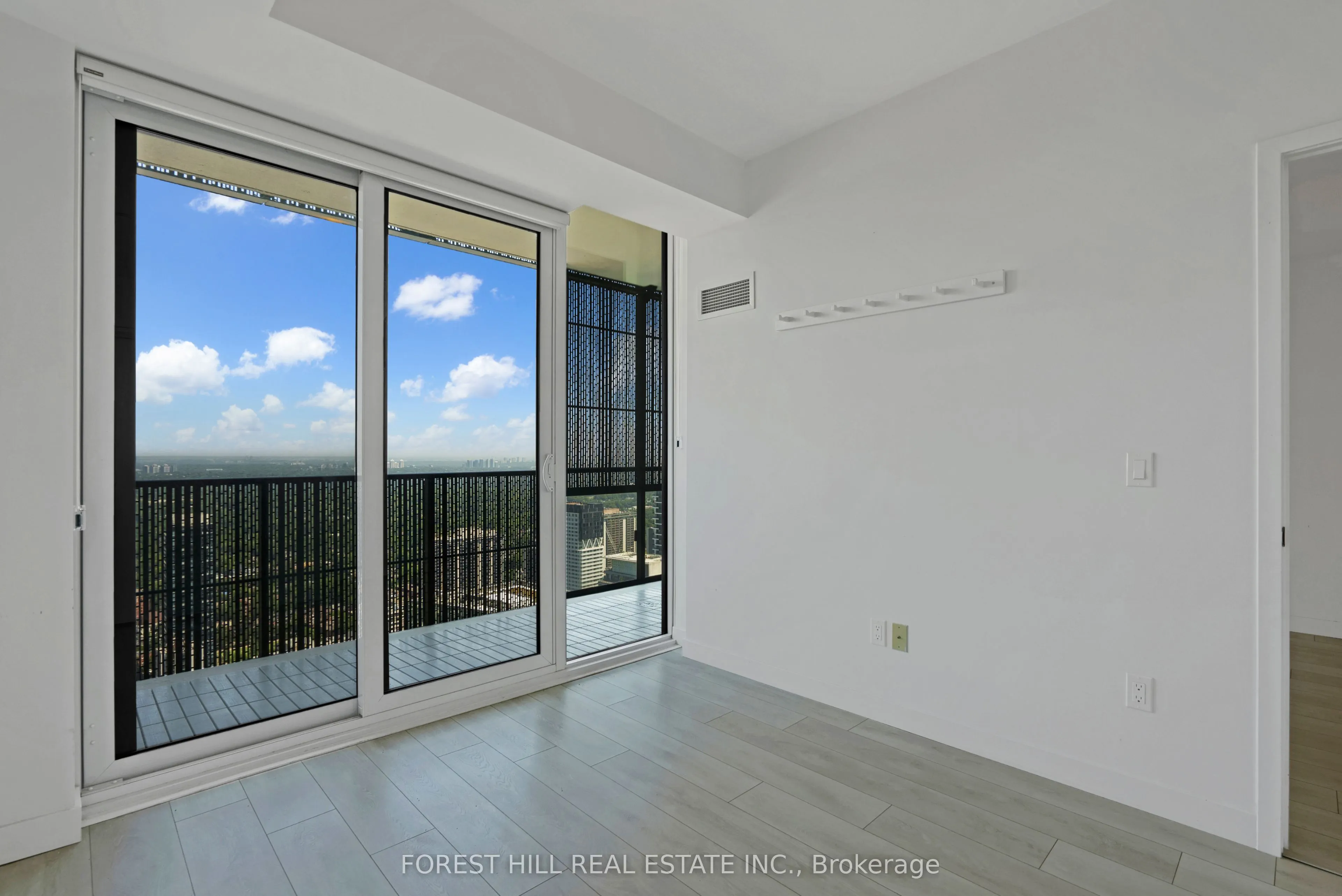 8 Eglinton Avenue E, #4406