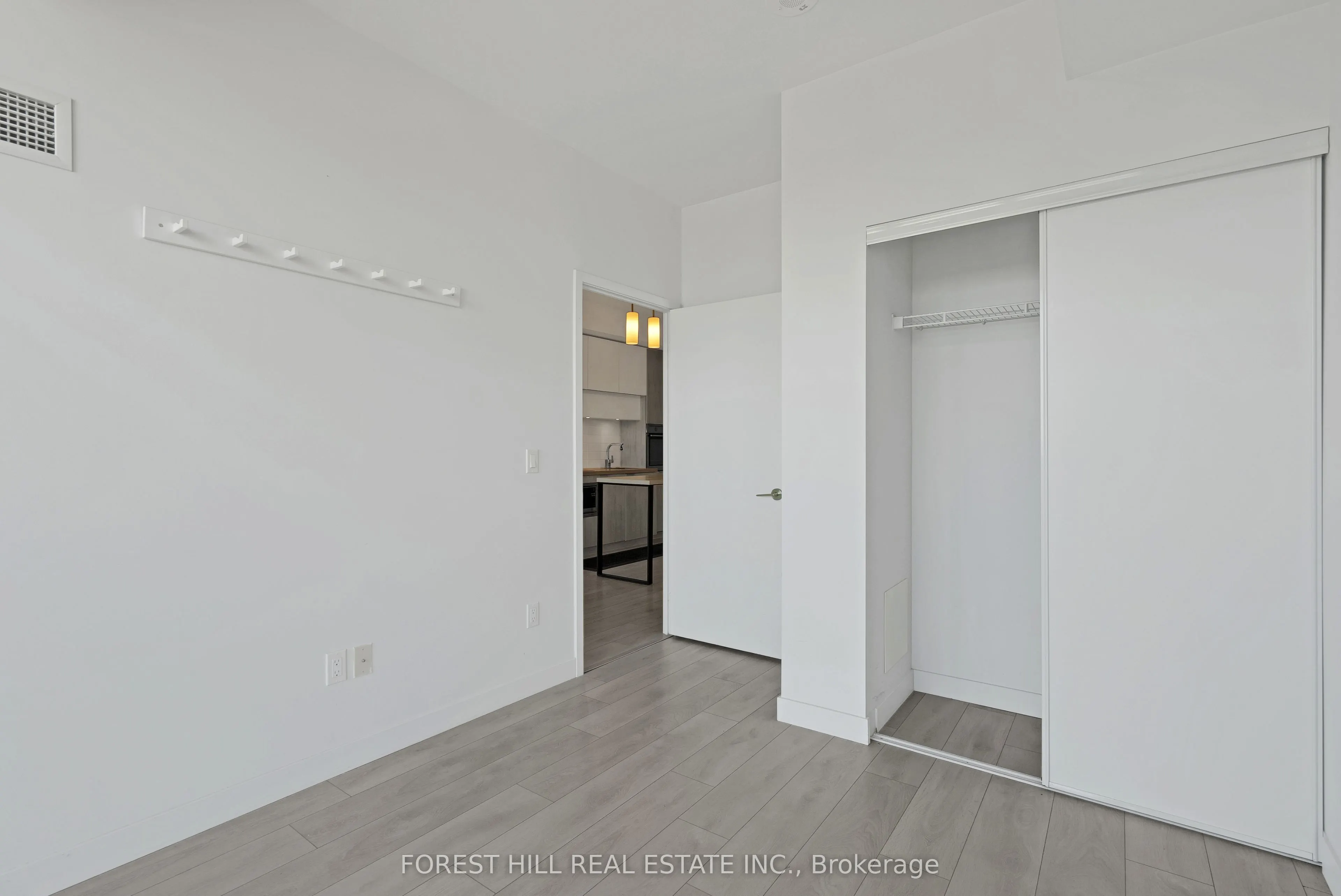 8 Eglinton Avenue E, #4406