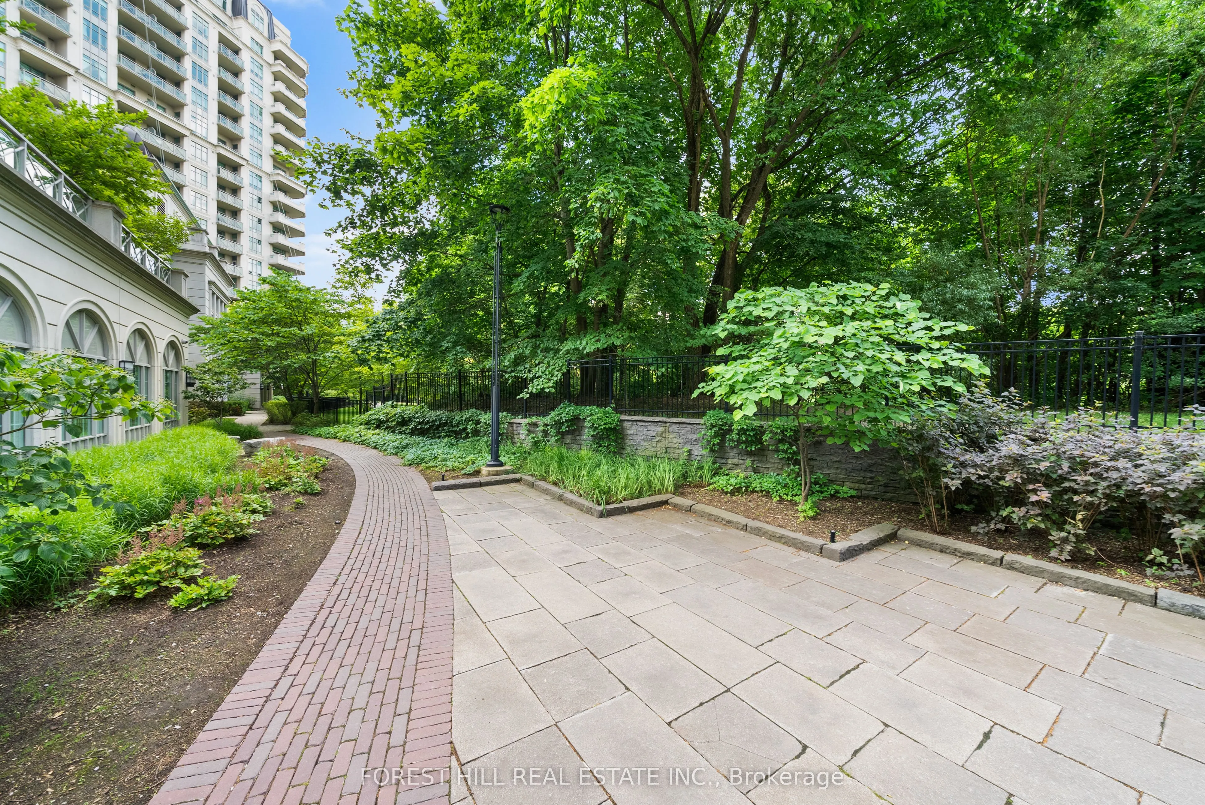 10 Bloorview Place, #209