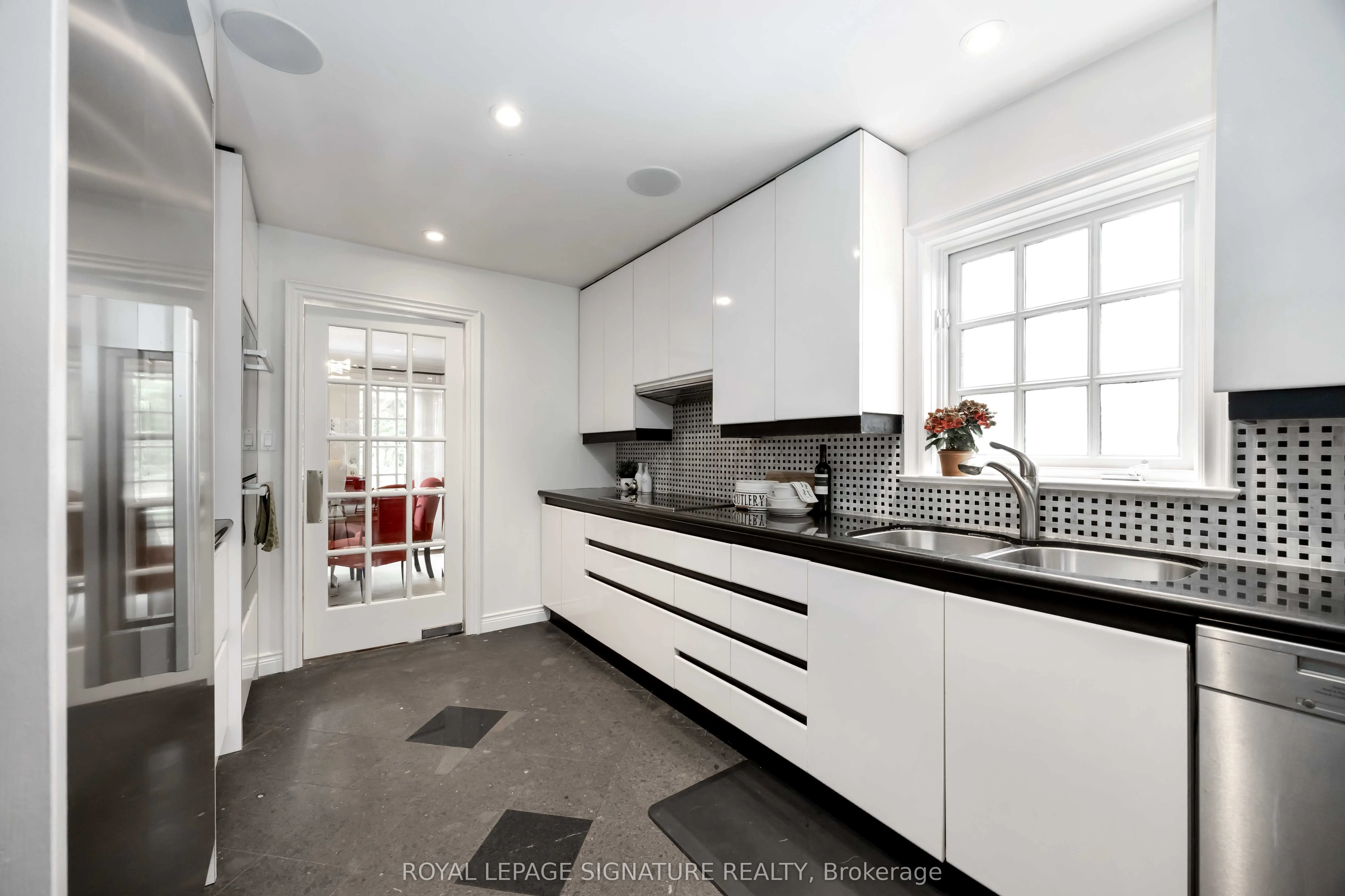 25 Harlington Road