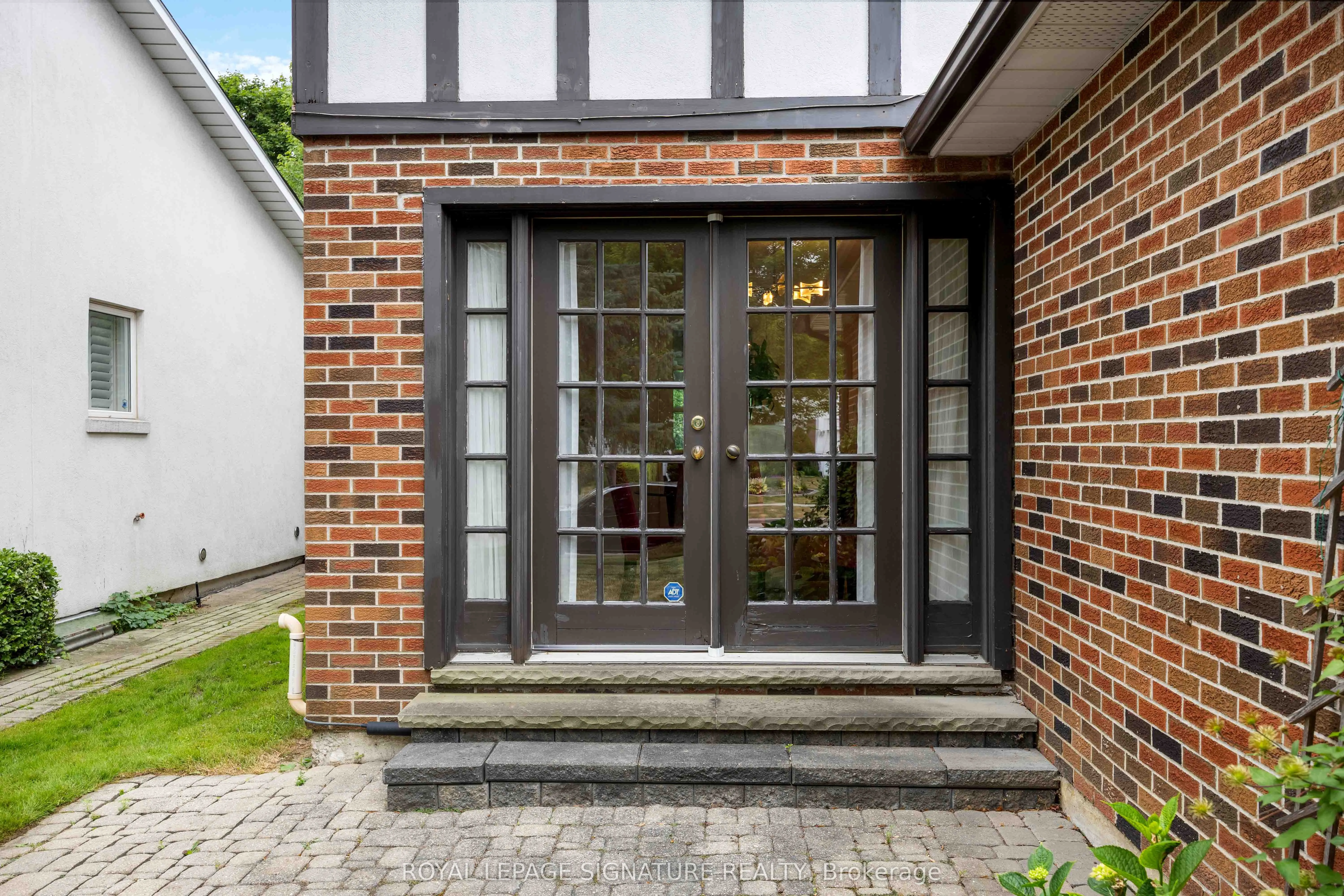 25 Harlington Road