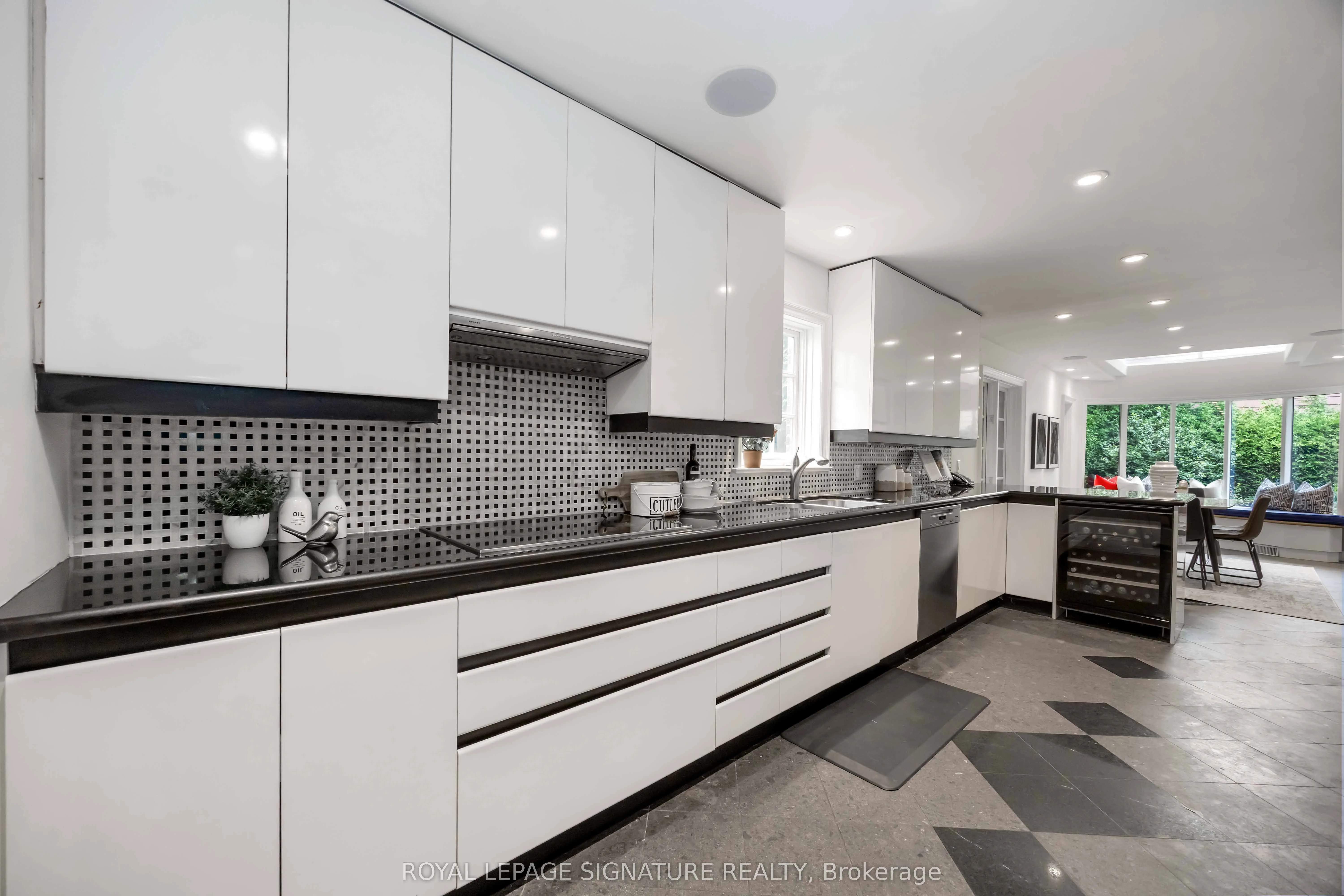 25 Harlington Road