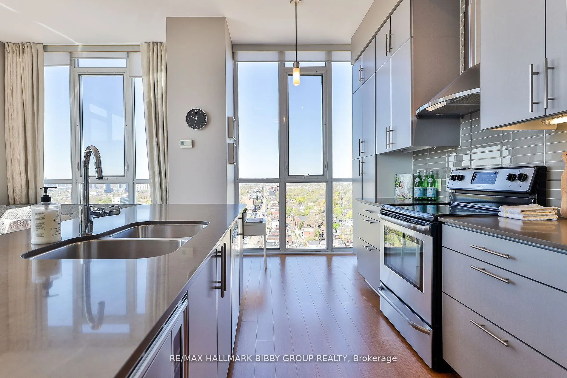 530 St Clair Avenue W, #PH06