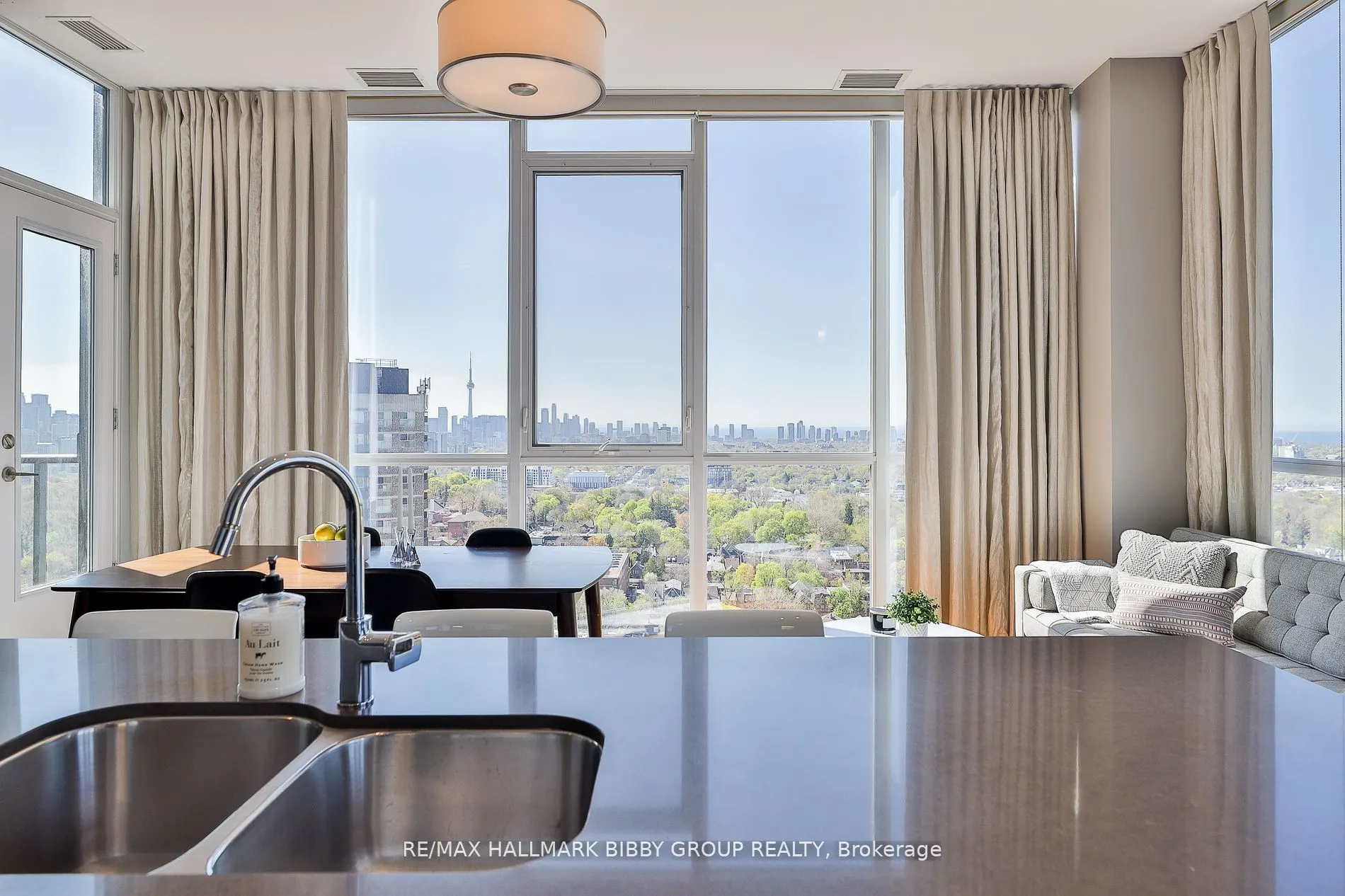 530 St Clair Avenue W, #PH06