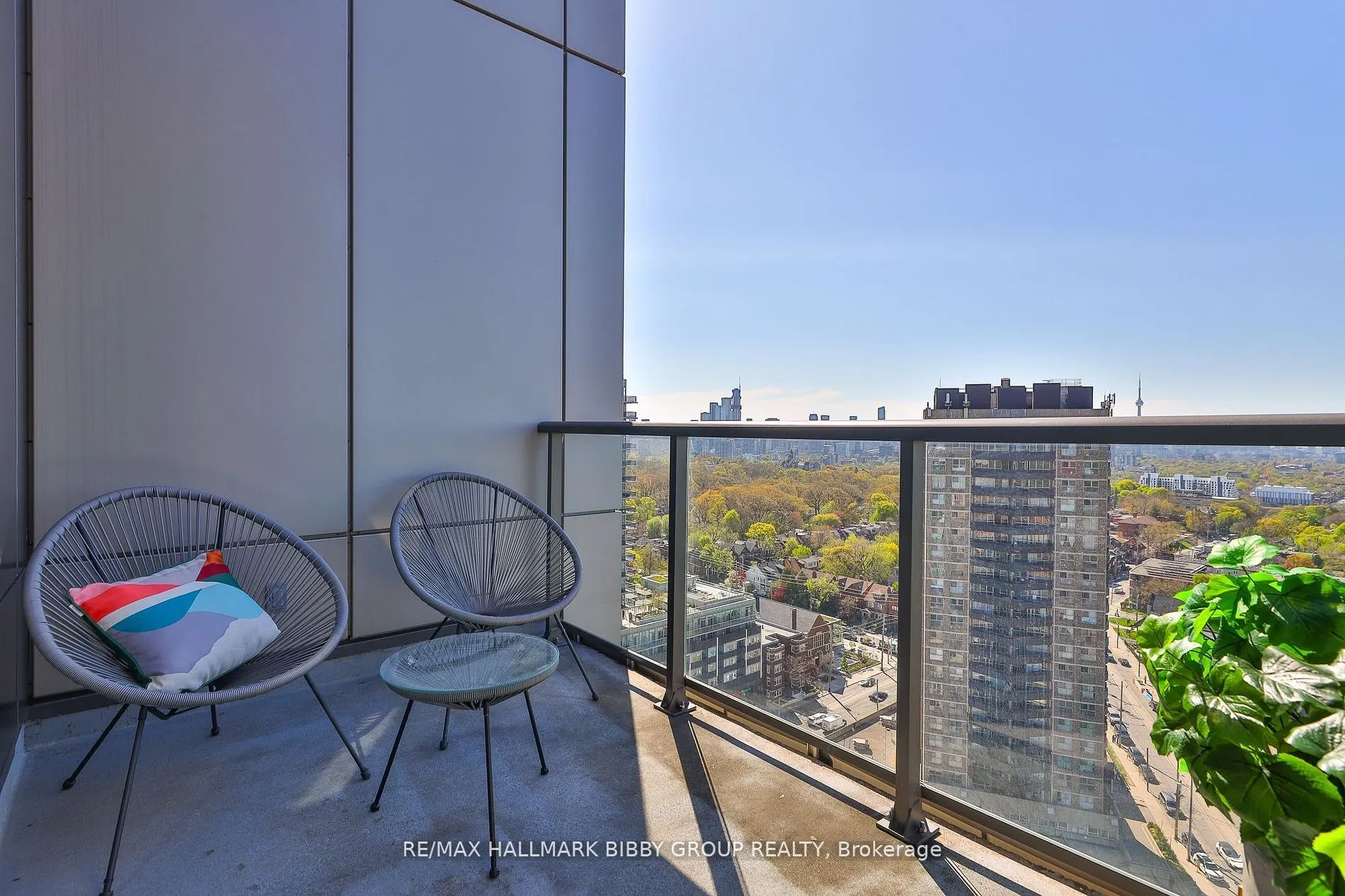 530 St Clair Avenue W, #PH06