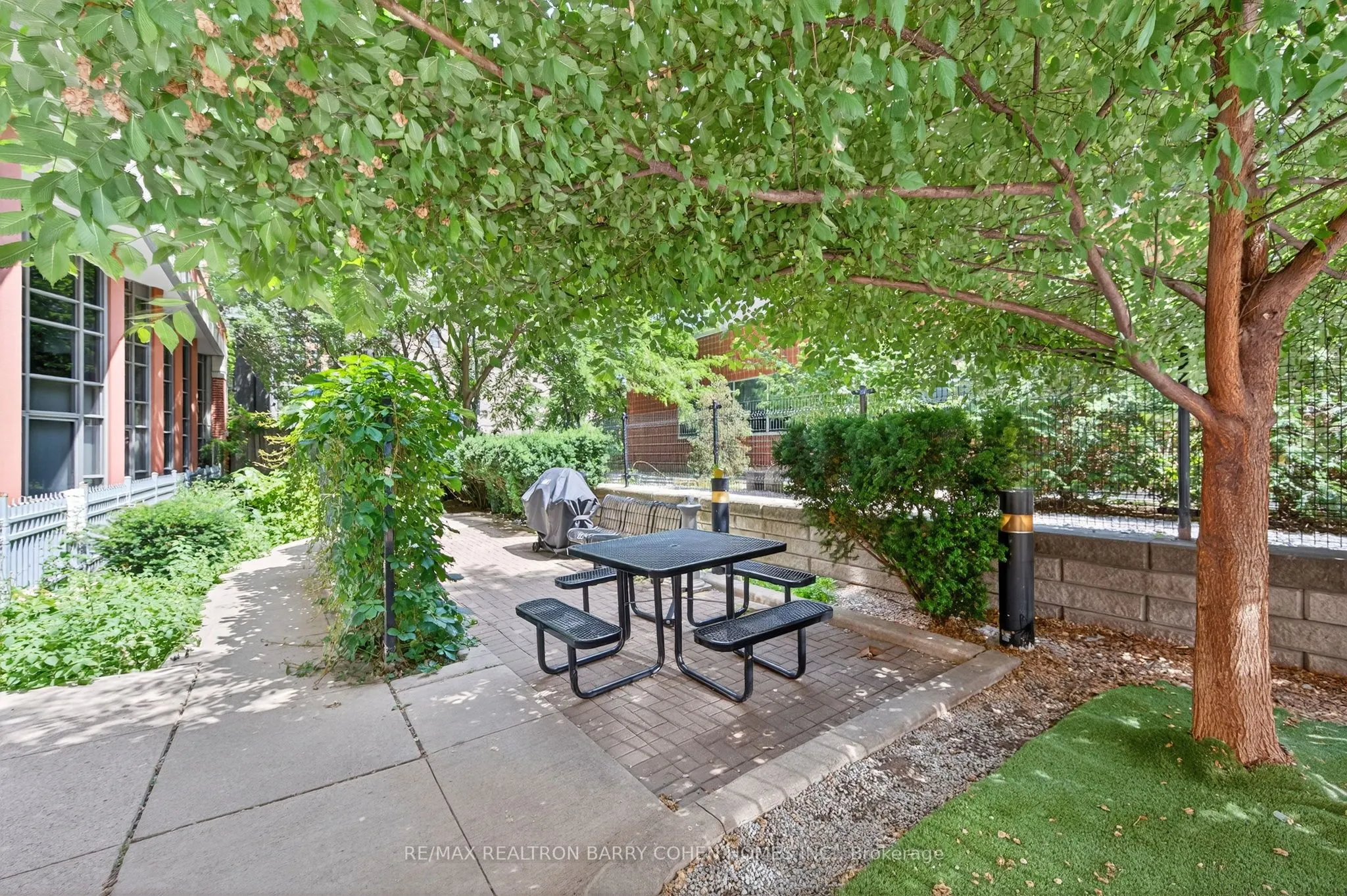255 Richmond Street E, #814