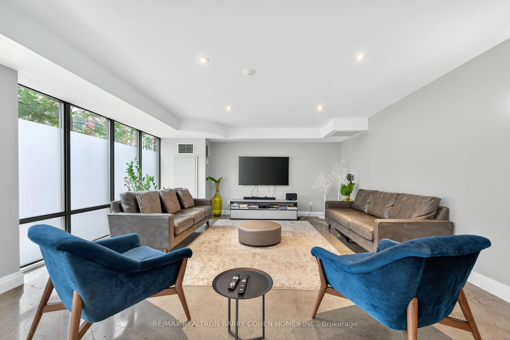 255 Richmond Street E, #814