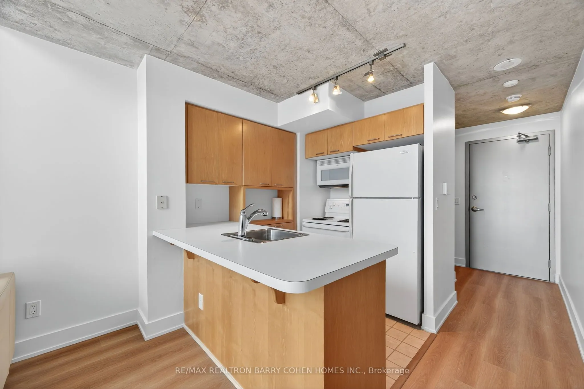255 Richmond Street E, #814