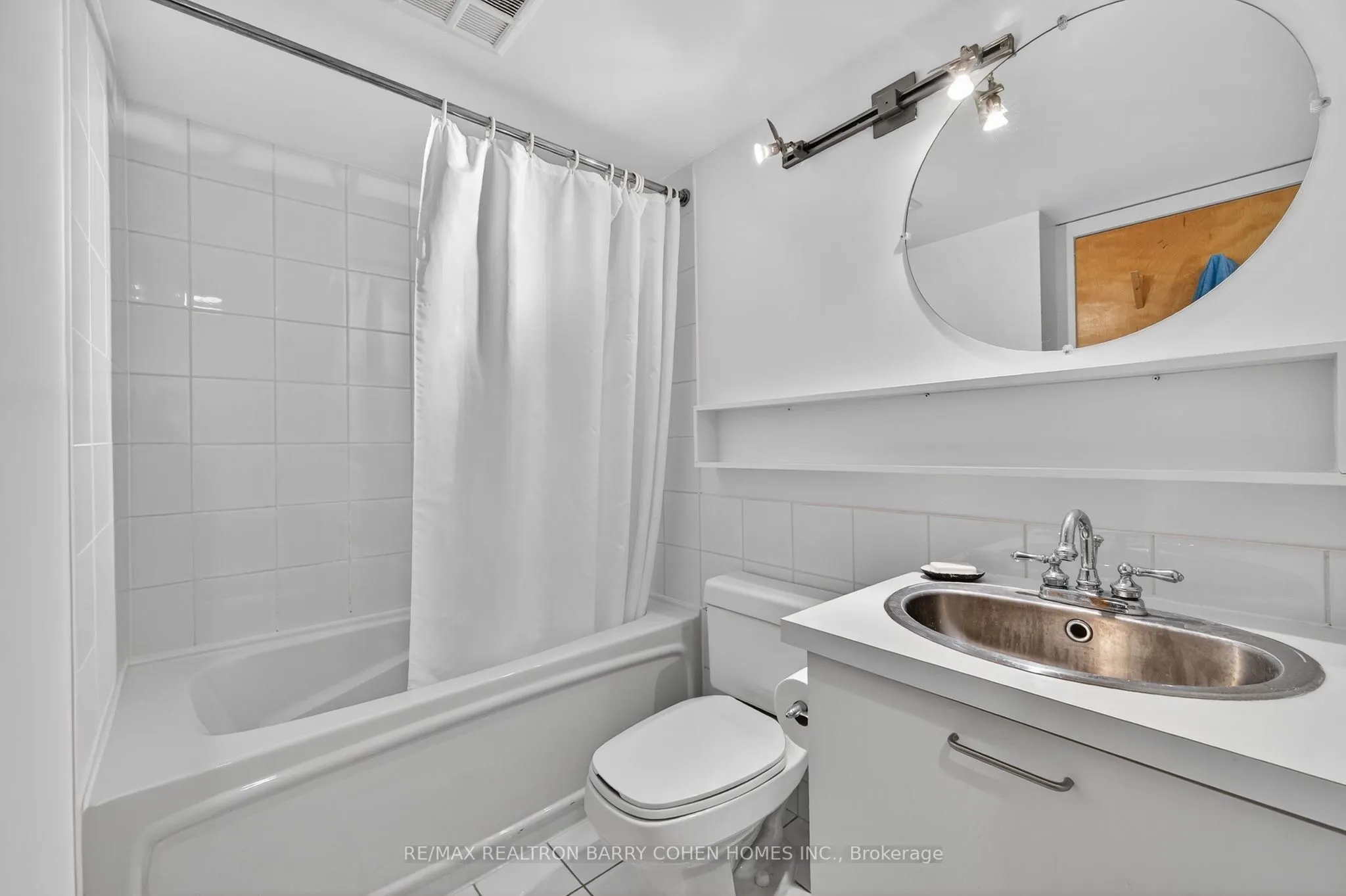 255 Richmond Street E, #814