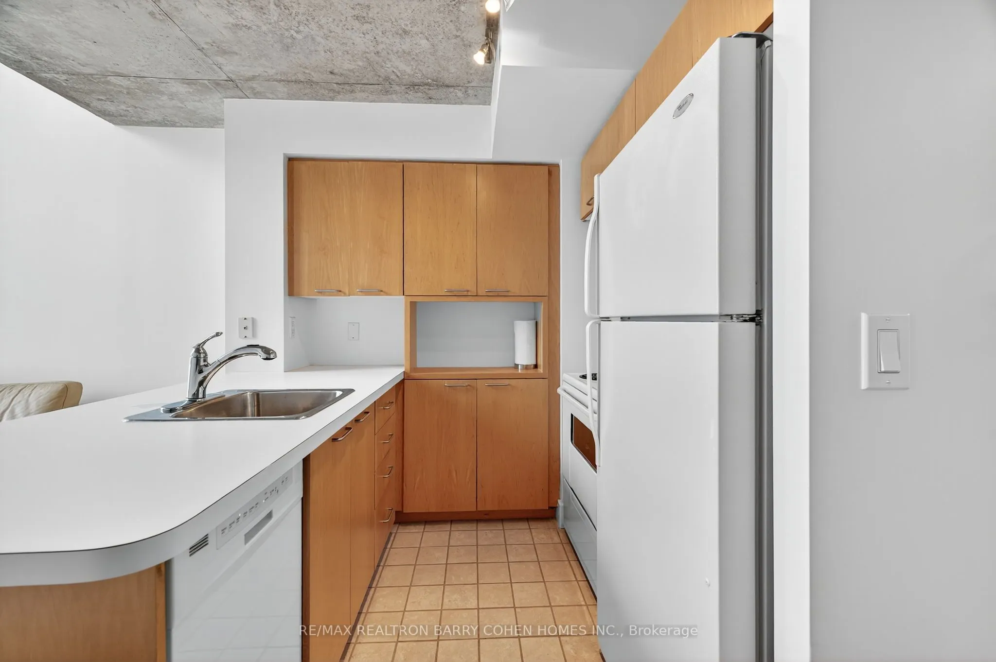 255 Richmond Street E, #814
