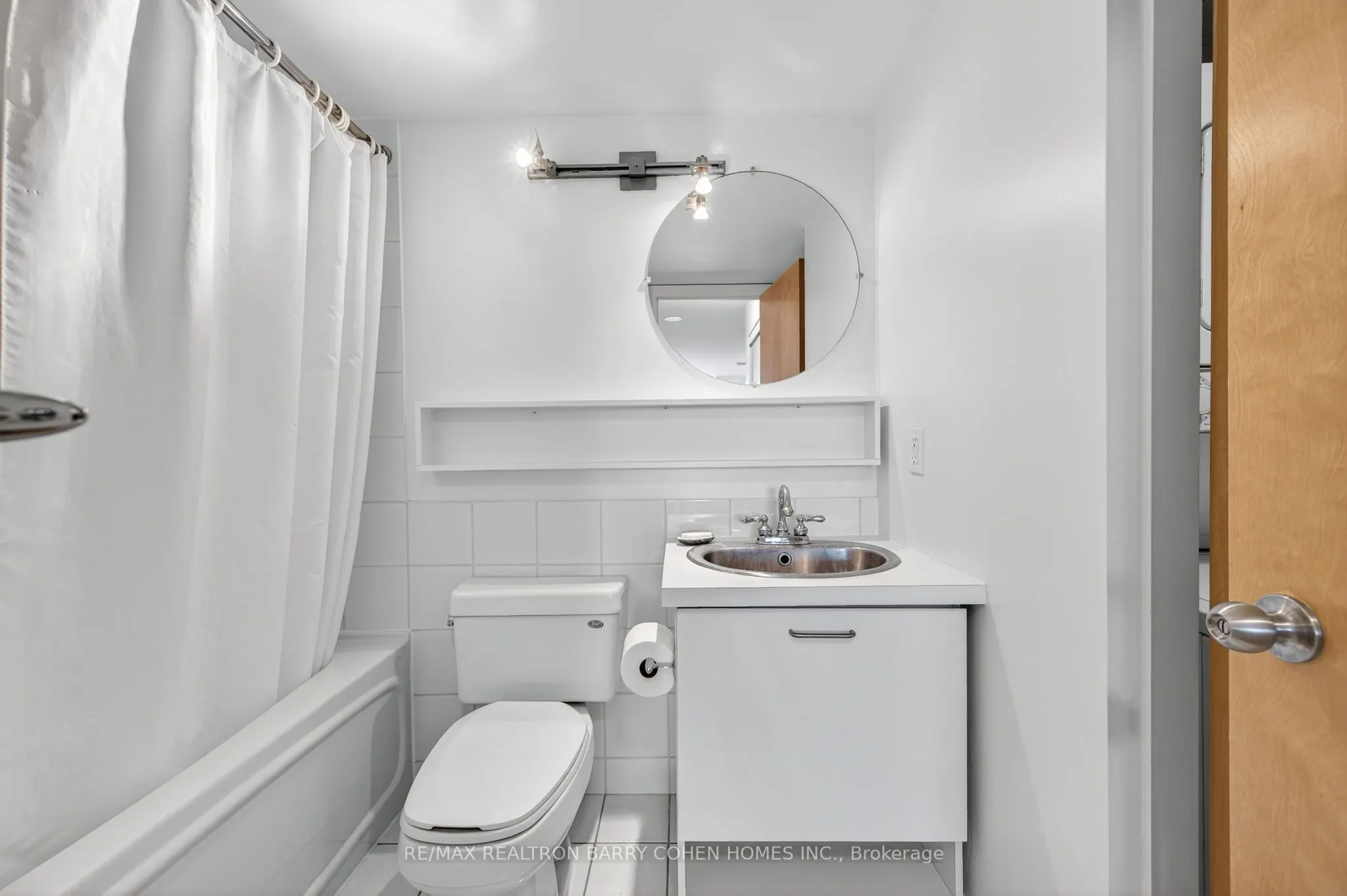 255 Richmond Street E, #814