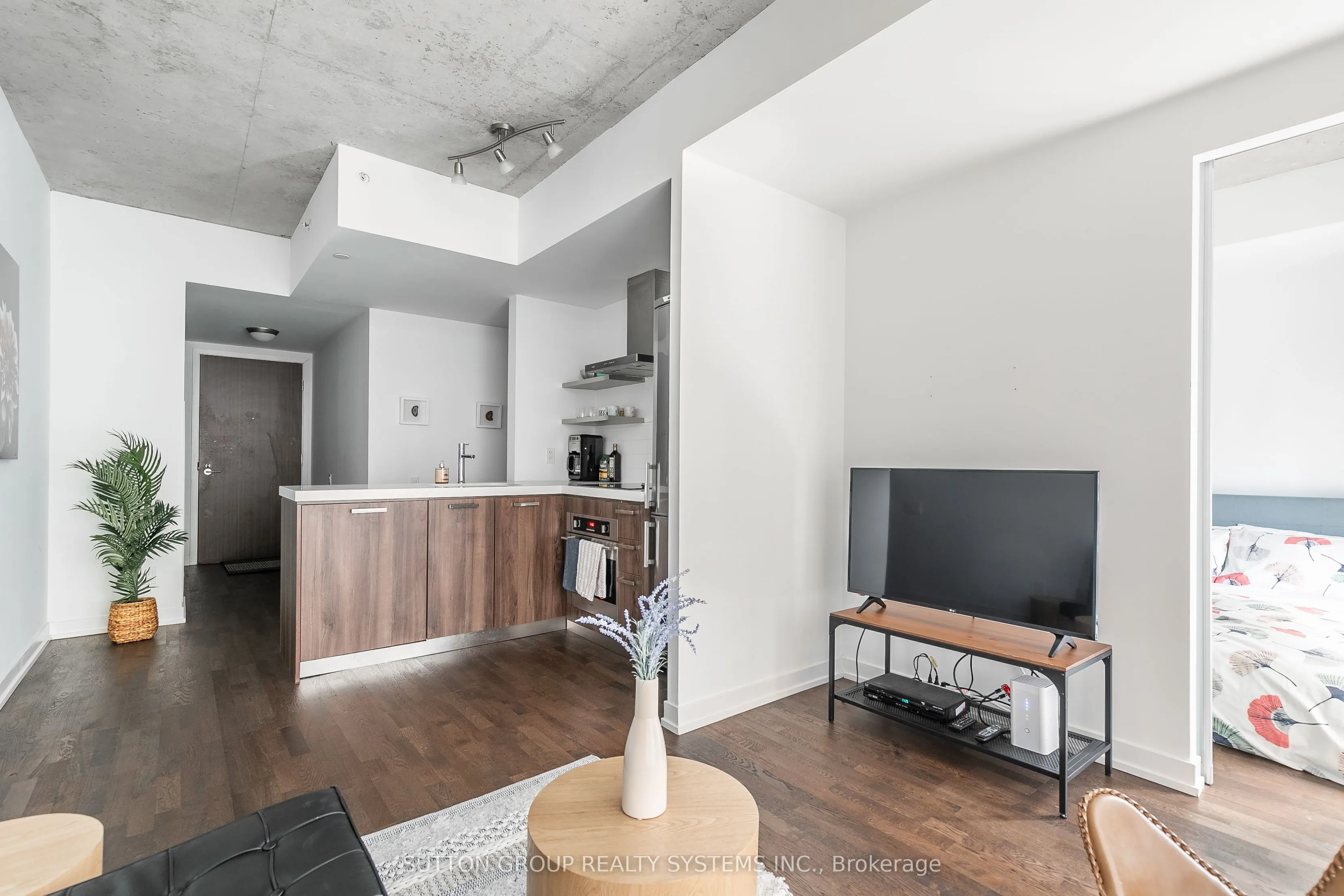 461 Adelaide Street W, #535