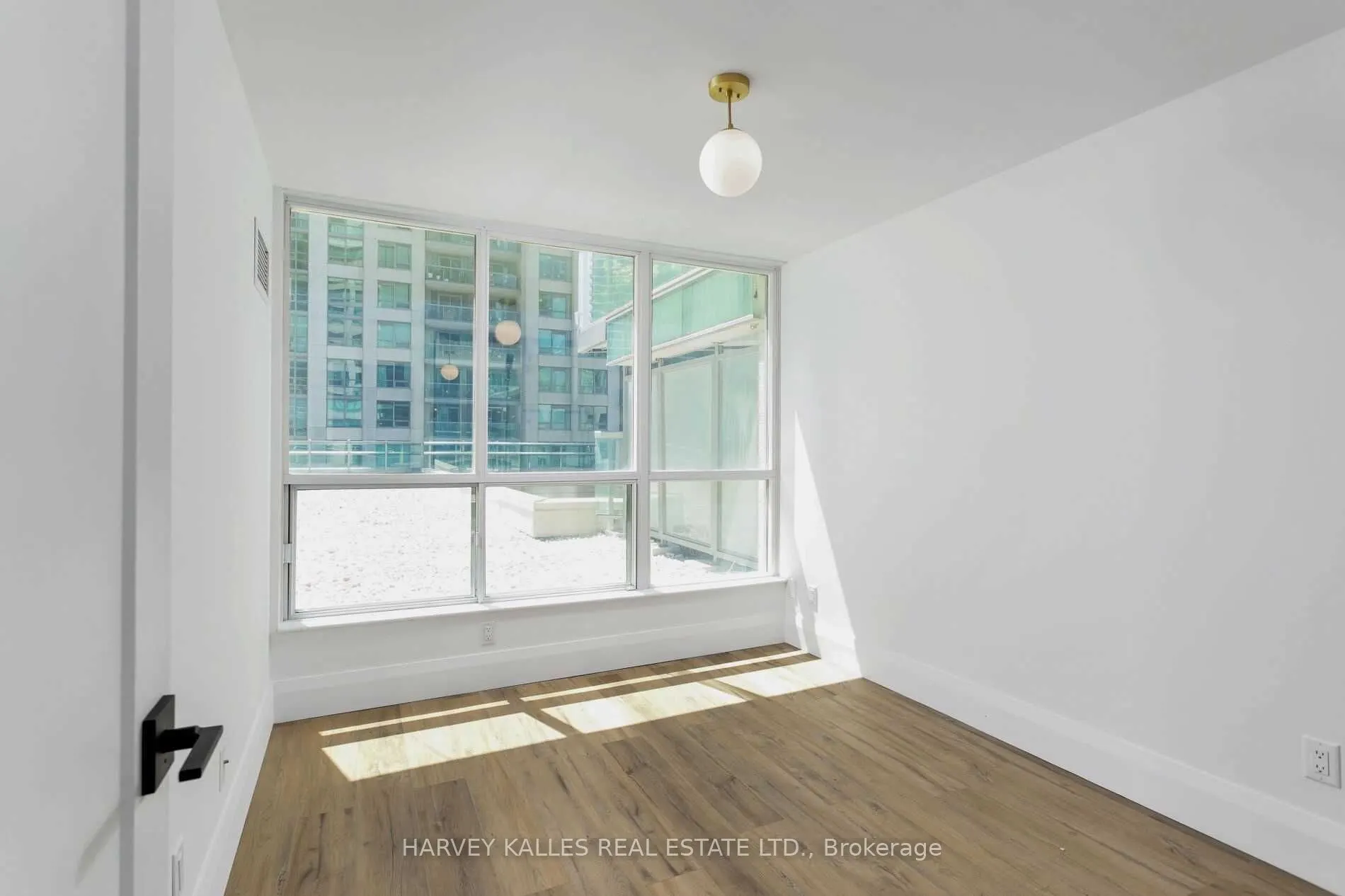 30 Grand Trunk Crescent, #310