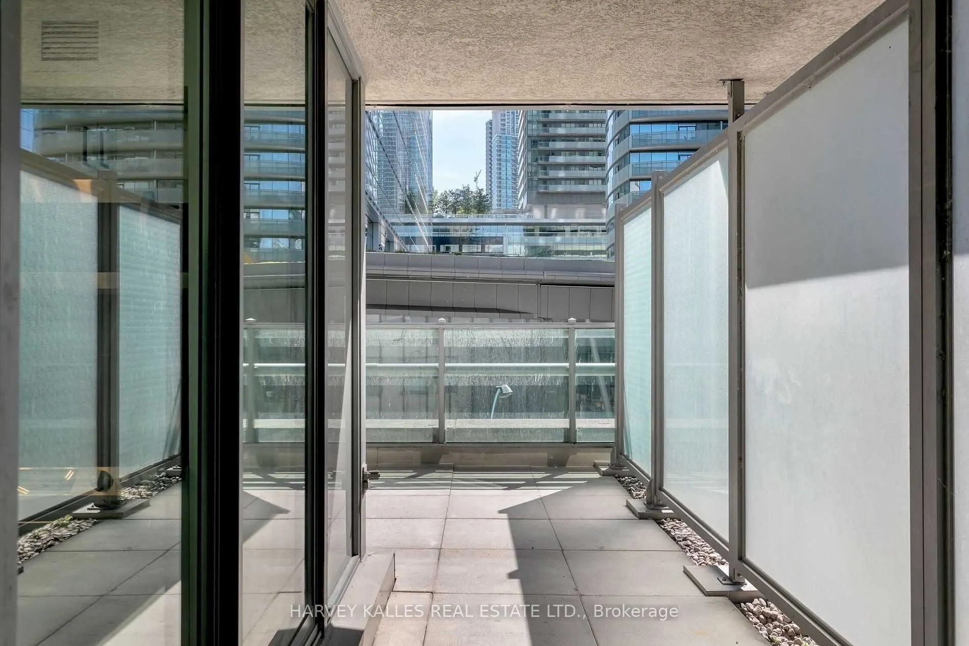 30 Grand Trunk Crescent, #310