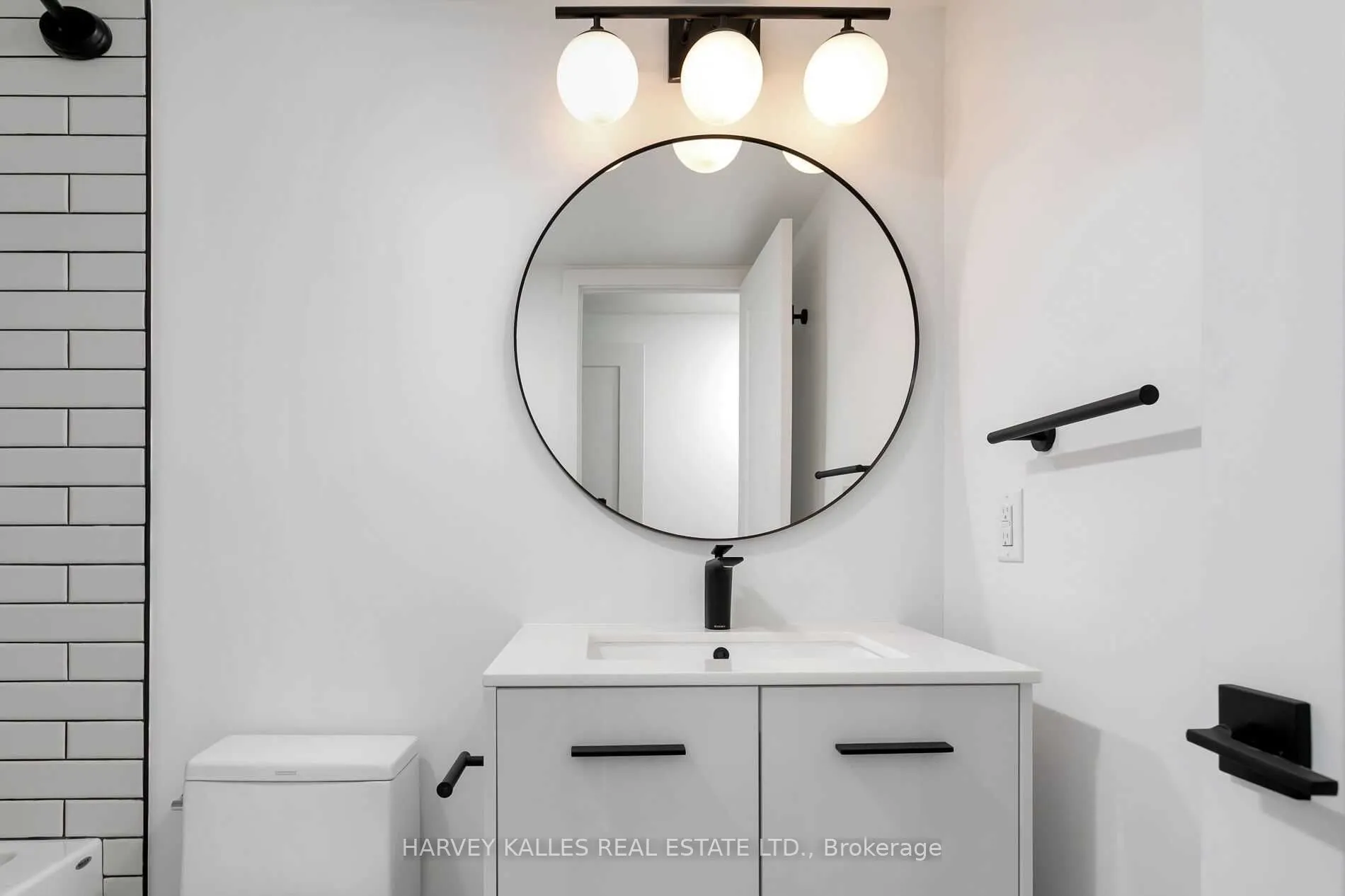 30 Grand Trunk Crescent, #310