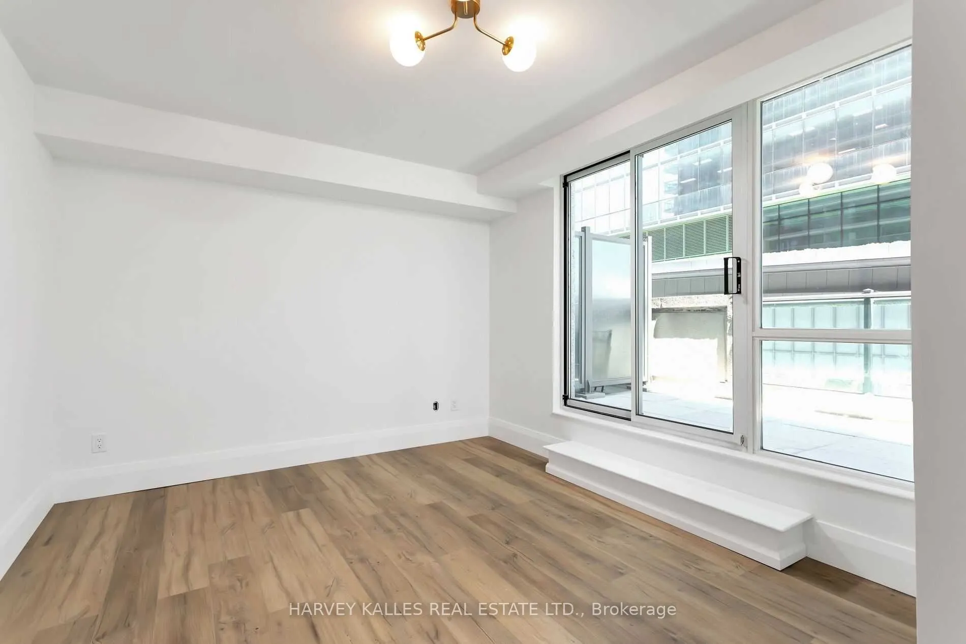 30 Grand Trunk Crescent, #310