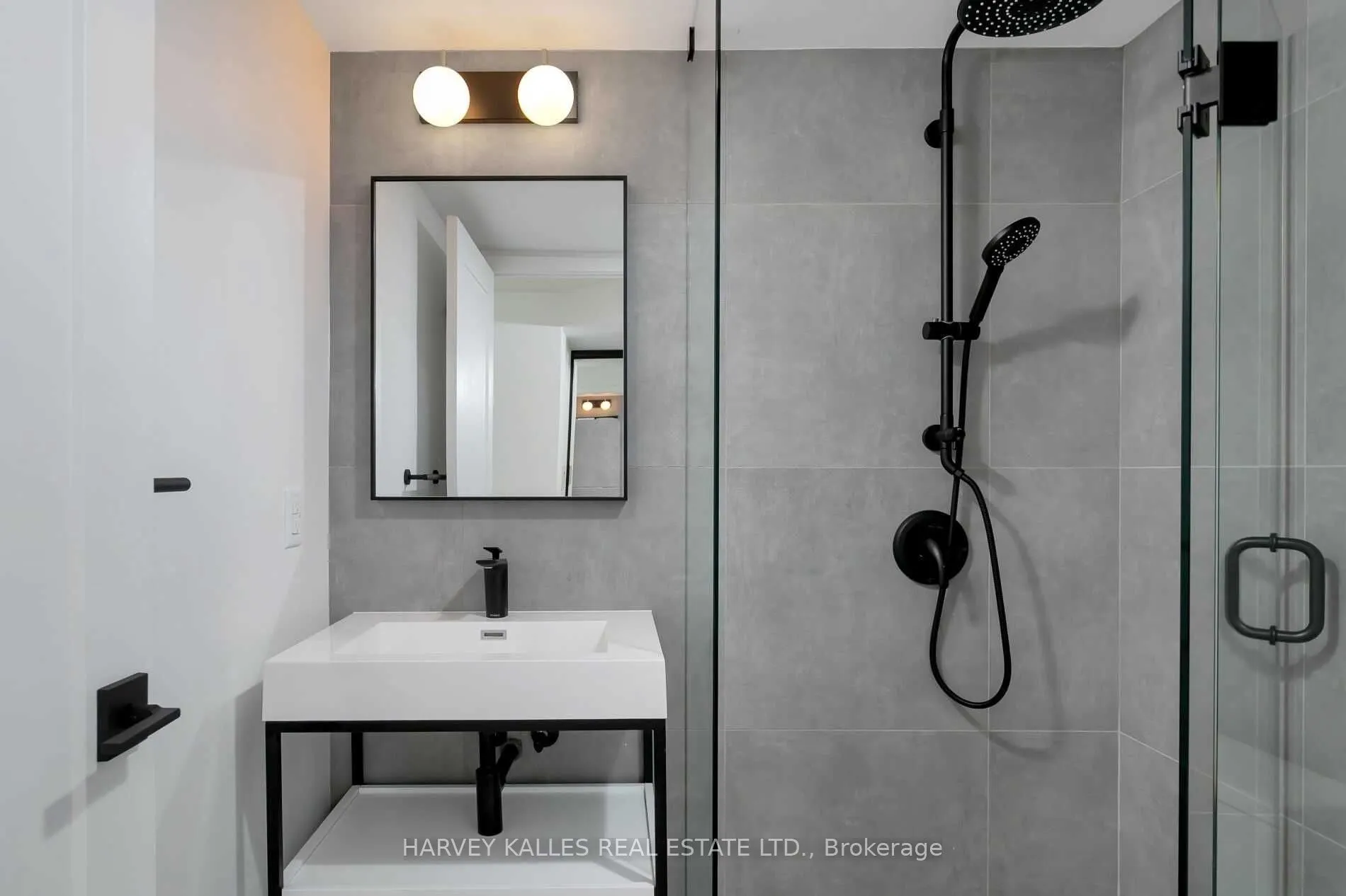 30 Grand Trunk Crescent, #310
