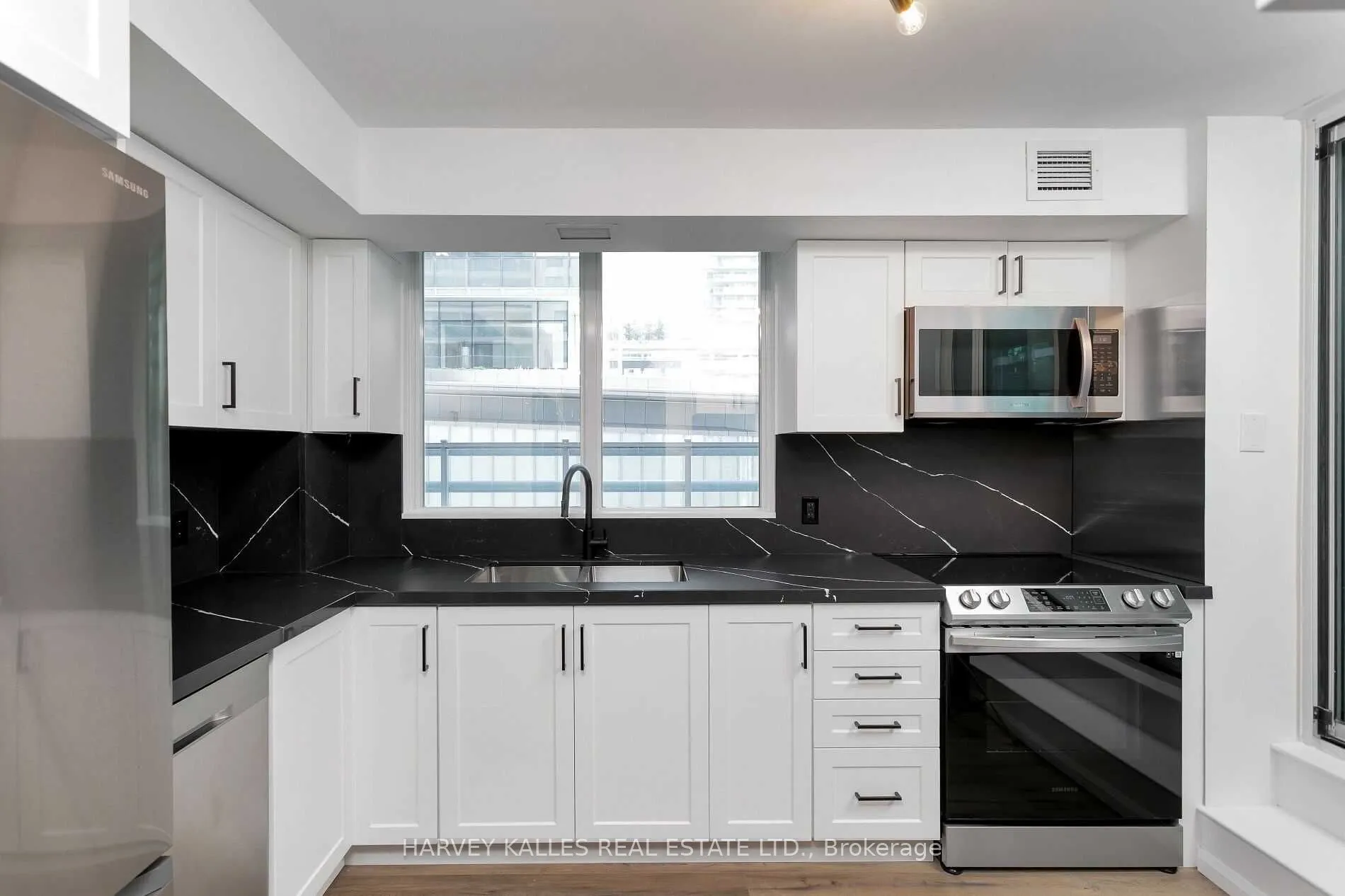 30 Grand Trunk Crescent, #310