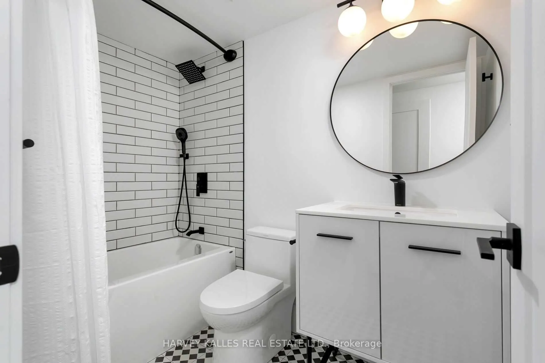 30 Grand Trunk Crescent, #310